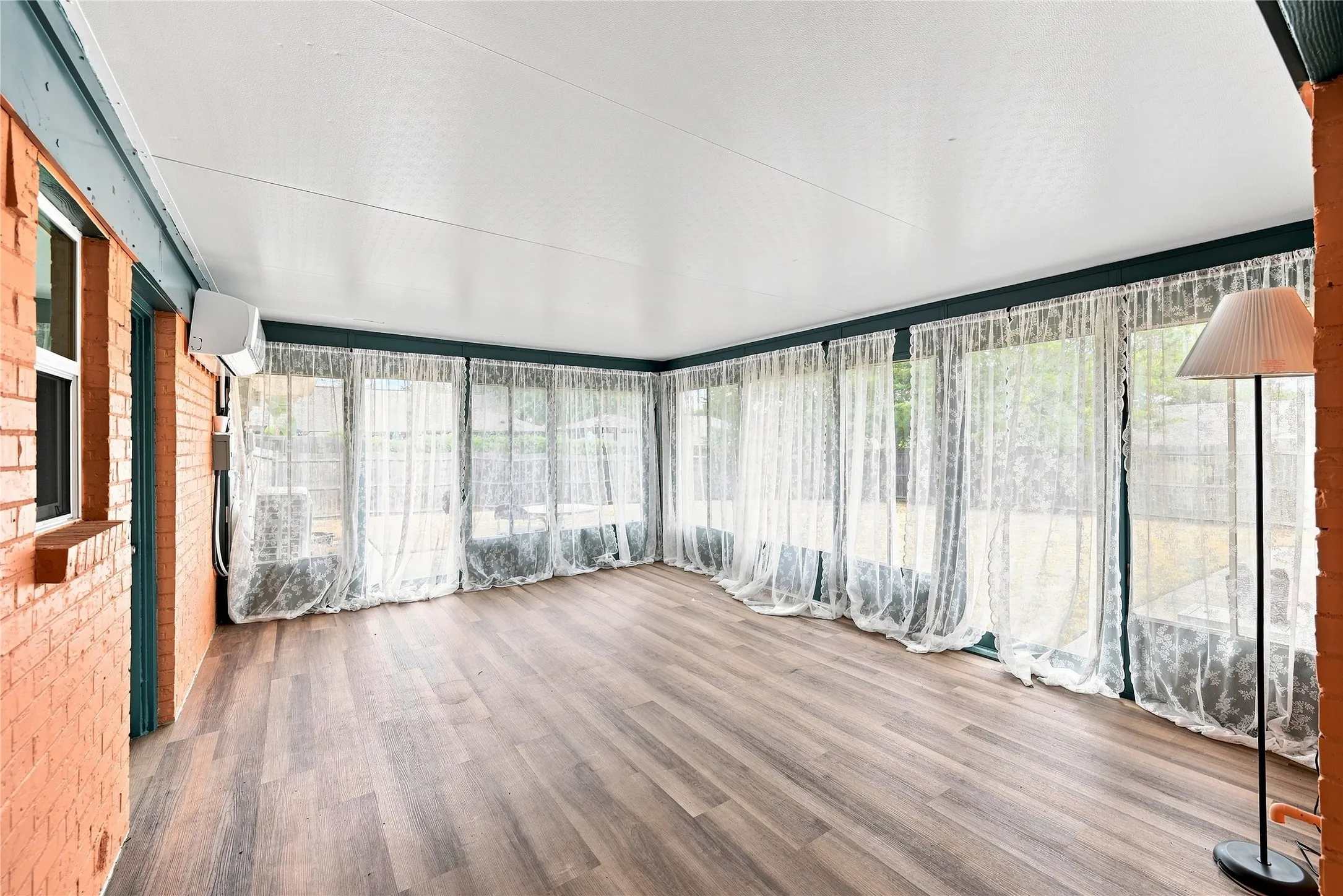 Single Family Residence For Sale in Dallas County , 1047 Quail Run, Duncanville, Texas 75116, 3 Bedroom, 3 Bathroom, 2 Garage spaces, 2,365 Sqft, built in 1973, mls#21378543, Real Estate Agent in Duncanville, Homes For Sale in Dallas county, Homes For Sale in Duncanville, Realtor in Duncanville Texas, Real Estate Brokerage Independent Realty Texas, Luminita Cordes Realtor