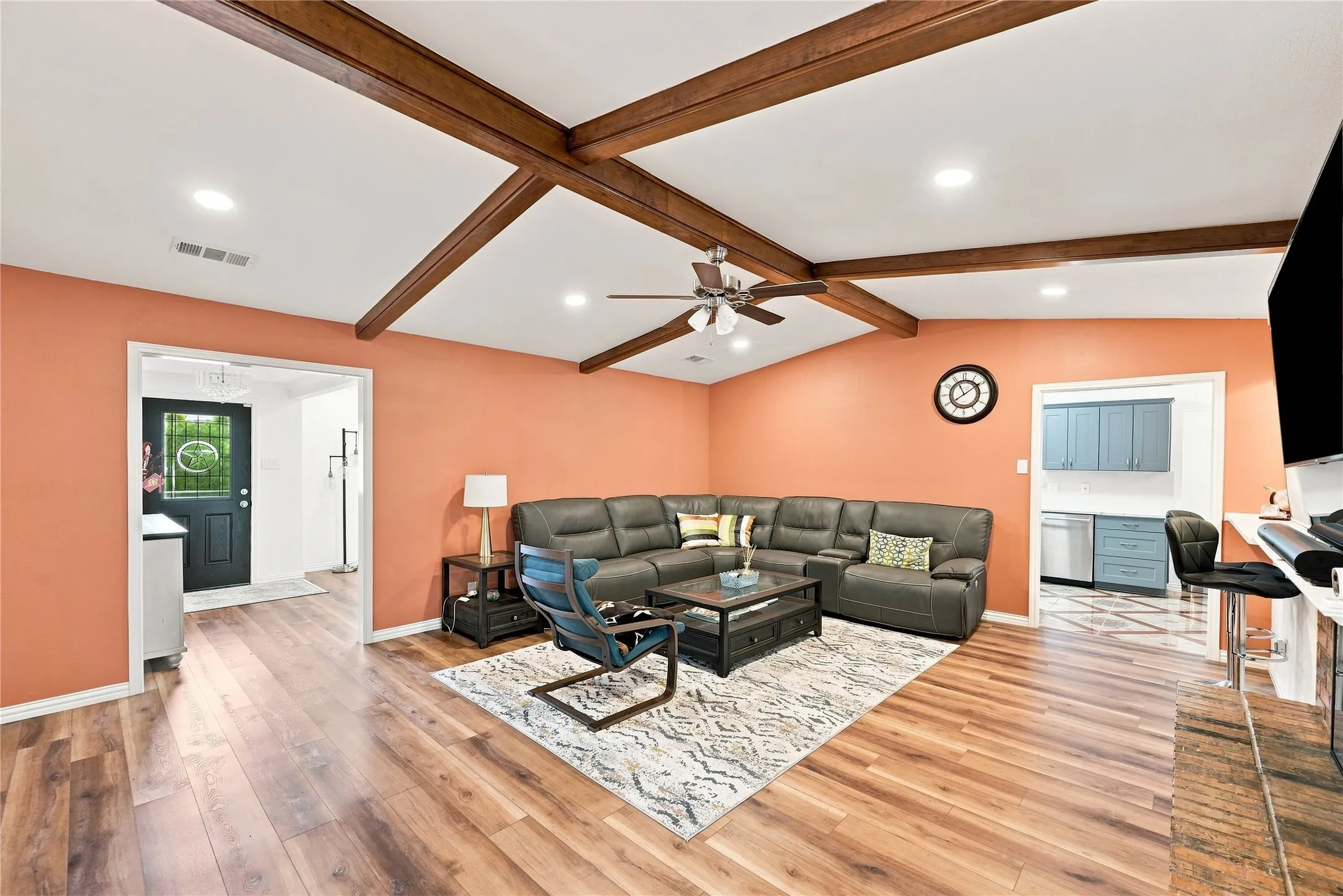Single Family Residence For Sale in Dallas County , 1047 Quail Run, Duncanville, Texas 75116, 3 Bedroom, 3 Bathroom, 2 Garage spaces, 2,365 Sqft, built in 1973, mls#21378543, Real Estate Agent in Duncanville, Homes For Sale in Dallas county, Homes For Sale in Duncanville, Realtor in Duncanville Texas, Real Estate Brokerage Independent Realty Texas, Luminita Cordes Realtor