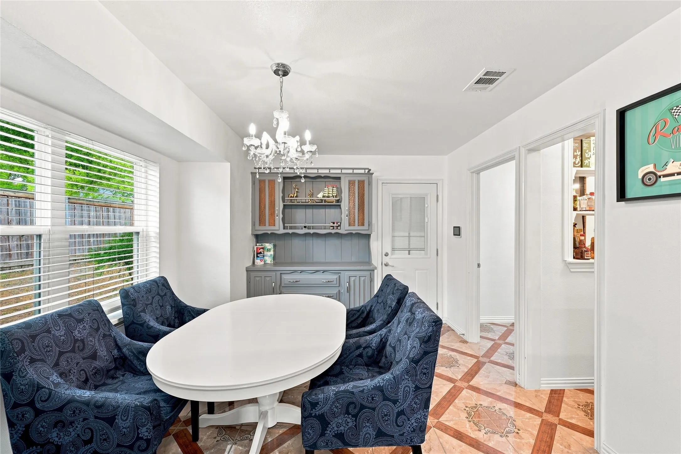 Single Family Residence For Sale in Dallas County , 1047 Quail Run, Duncanville, Texas 75116, 3 Bedroom, 3 Bathroom, 2 Garage spaces, 2,365 Sqft, built in 1973, mls#21378543, Real Estate Agent in Duncanville, Homes For Sale in Dallas county, Homes For Sale in Duncanville, Realtor in Duncanville Texas, Real Estate Brokerage Independent Realty Texas, Luminita Cordes Realtor
