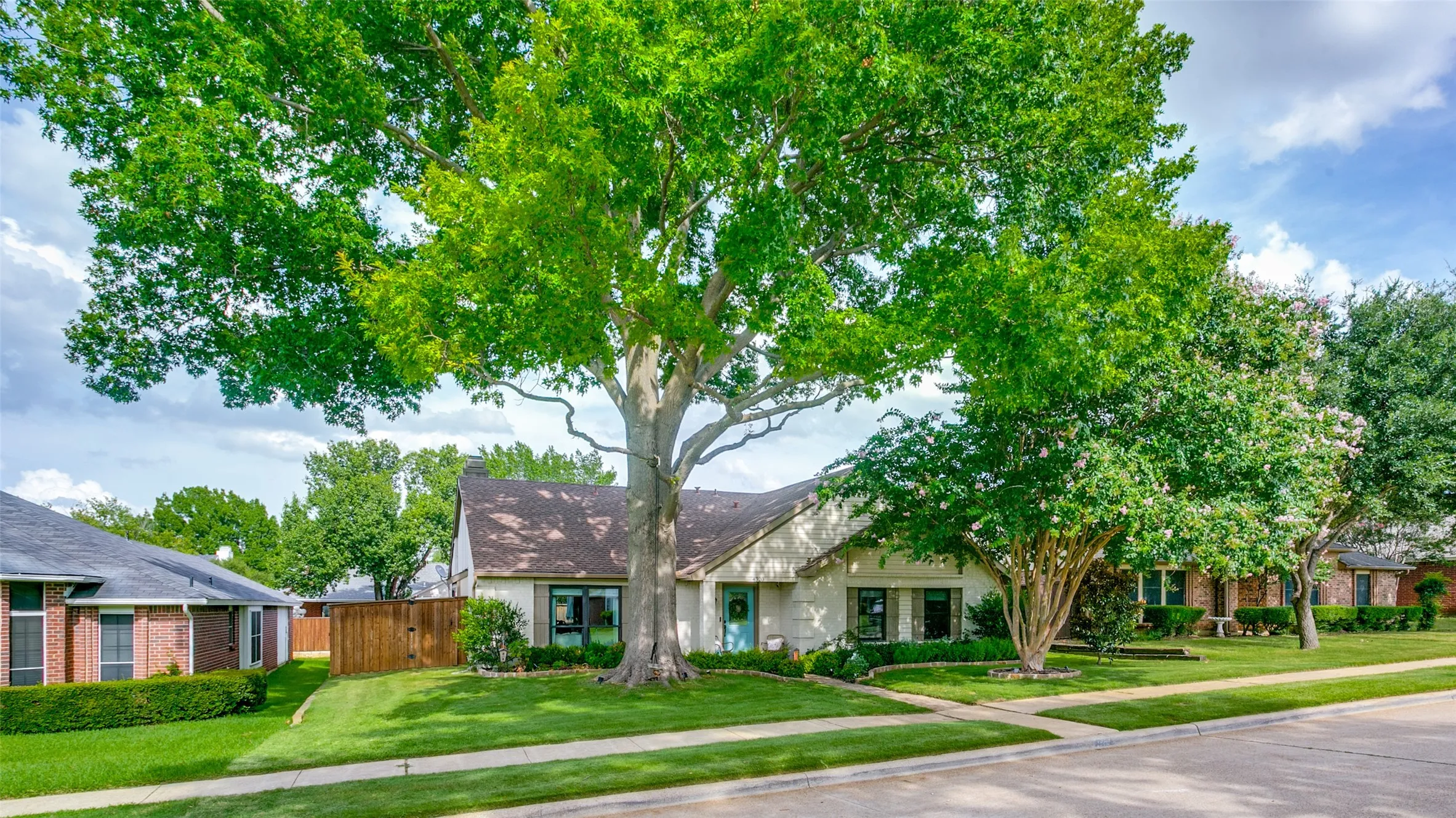 Single Family Residence For Sale in Denton County , 4320 Hillshire Court, Flower Mound, Texas 75028, 3 Bedroom, 2 Bathroom, 2 Garage spaces, 1,748 Sqft, built in 1986, mls#21378066, Real Estate Agent in Flower Mound, Homes For Sale in Denton county, Homes For Sale in Flower Mound, Realtor in Flower Mound Texas, Real Estate Brokerage Independent Realty Texas, Luminita Cordes Realtor
