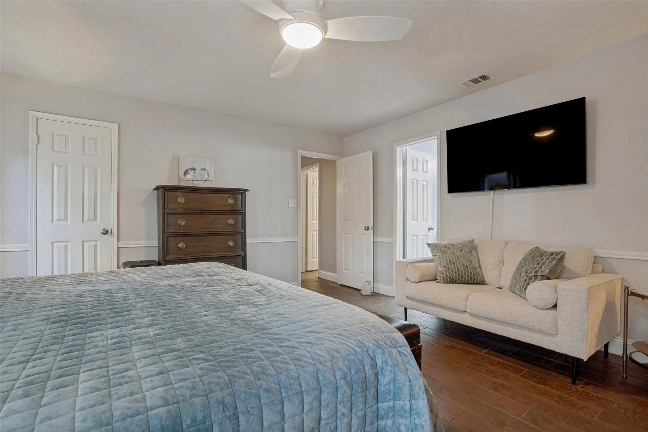 Single Family Residence For Sale in Denton County , 4320 Hillshire Court, Flower Mound, Texas 75028, 3 Bedroom, 2 Bathroom, 2 Garage spaces, 1,748 Sqft, built in 1986, mls#21378066, Real Estate Agent in Flower Mound, Homes For Sale in Denton county, Homes For Sale in Flower Mound, Realtor in Flower Mound Texas, Real Estate Brokerage Independent Realty Texas, Luminita Cordes Realtor
