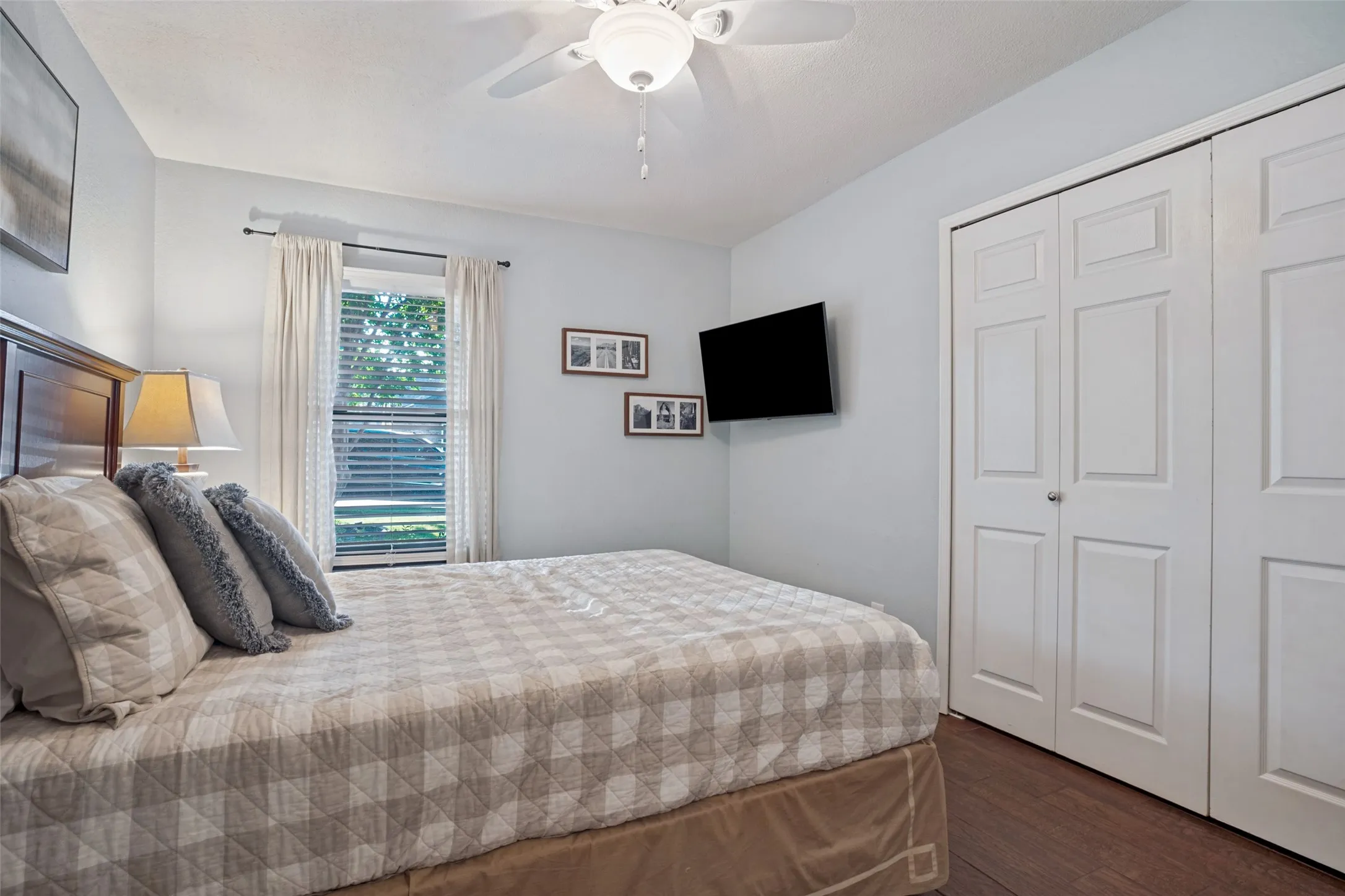 Secondary bedroom