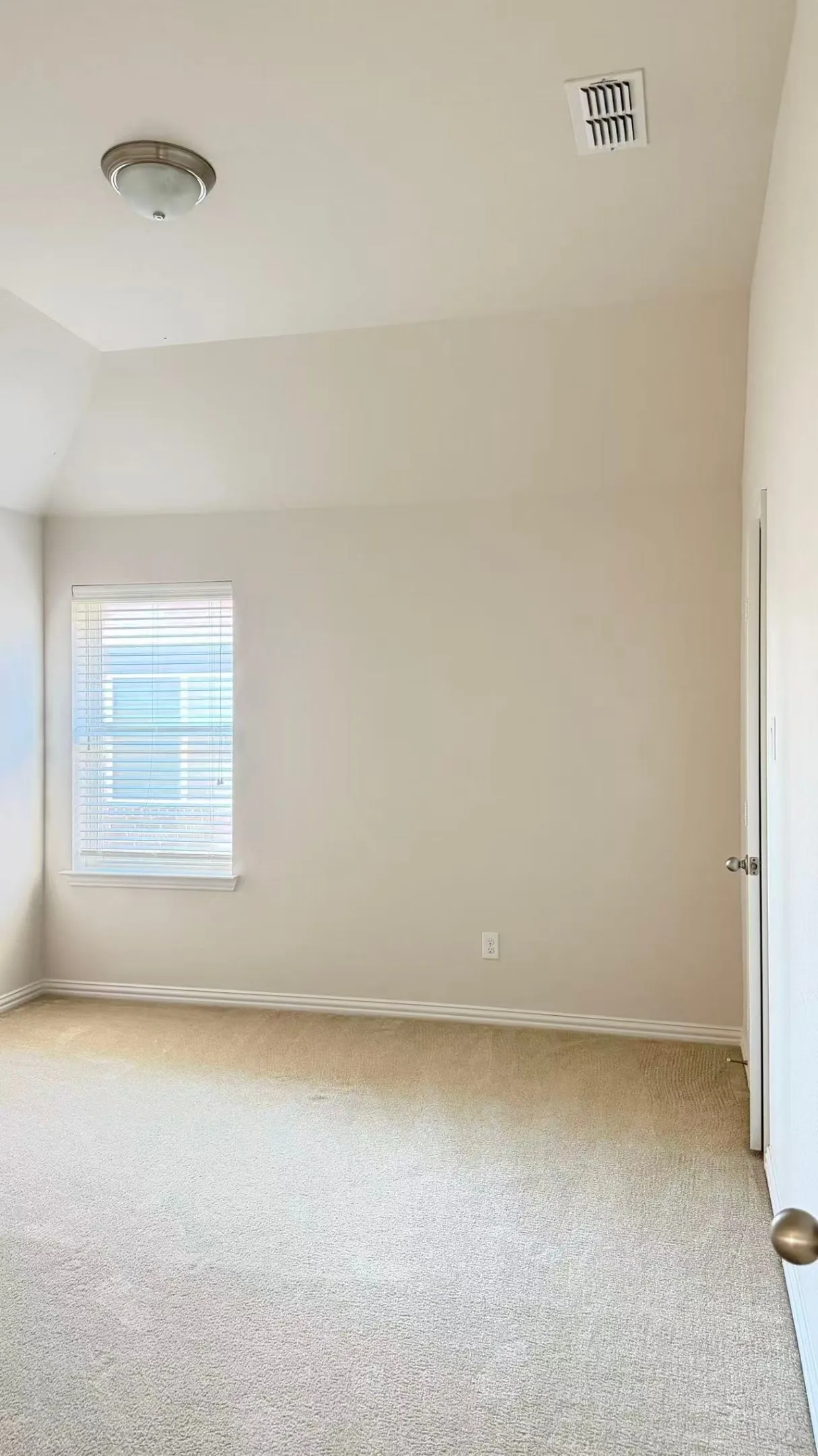 Single Family Residence For Rent in Collin County , 6105 Pete Dye Road, Mc Kinney, Texas 75070, 4 Bedroom, 4 Bathroom, 2 Garage spaces, 3,056 Sqft, built in 2015, mls#21378548, Real Estate Agent in Mc Kinney, Homes For Rent in Collin county, Homes For Rent in Mc Kinney, Realtor in Mc Kinney Texas, Real Estate Brokerage Independent Realty Texas, Luminita Cordes Realtor