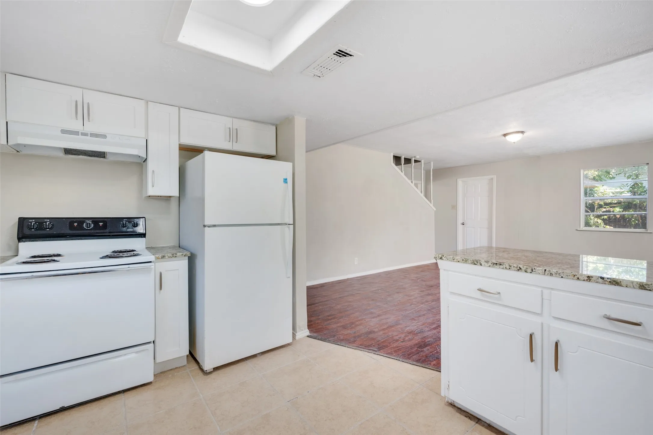 Single Family Residence For Sale in Tarrant County , 329 Deer Creek Road, Everman, Texas 76140, 4 Bedroom, 3 Bathroom, 2 Garage spaces, 1,860 Sqft, built in 1965, mls#21378514, Real Estate Agent in Everman, Homes For Sale in Tarrant county, Homes For Sale in Everman, Realtor in Everman Texas, Real Estate Brokerage Independent Realty Texas, Luminita Cordes Realtor