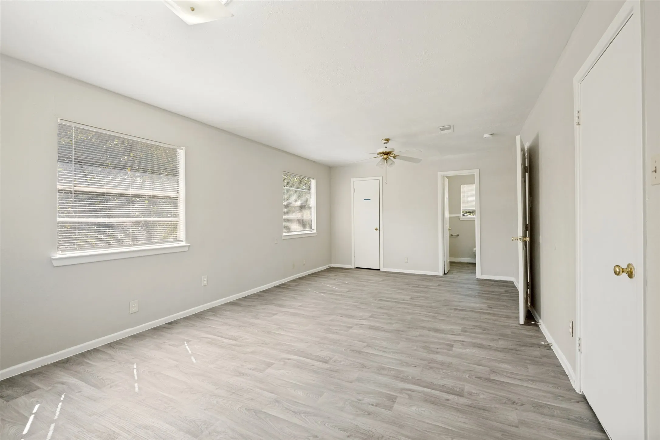 Single Family Residence For Sale in Tarrant County , 329 Deer Creek Road, Everman, Texas 76140, 4 Bedroom, 3 Bathroom, 2 Garage spaces, 1,860 Sqft, built in 1965, mls#21378514, Real Estate Agent in Everman, Homes For Sale in Tarrant county, Homes For Sale in Everman, Realtor in Everman Texas, Real Estate Brokerage Independent Realty Texas, Luminita Cordes Realtor