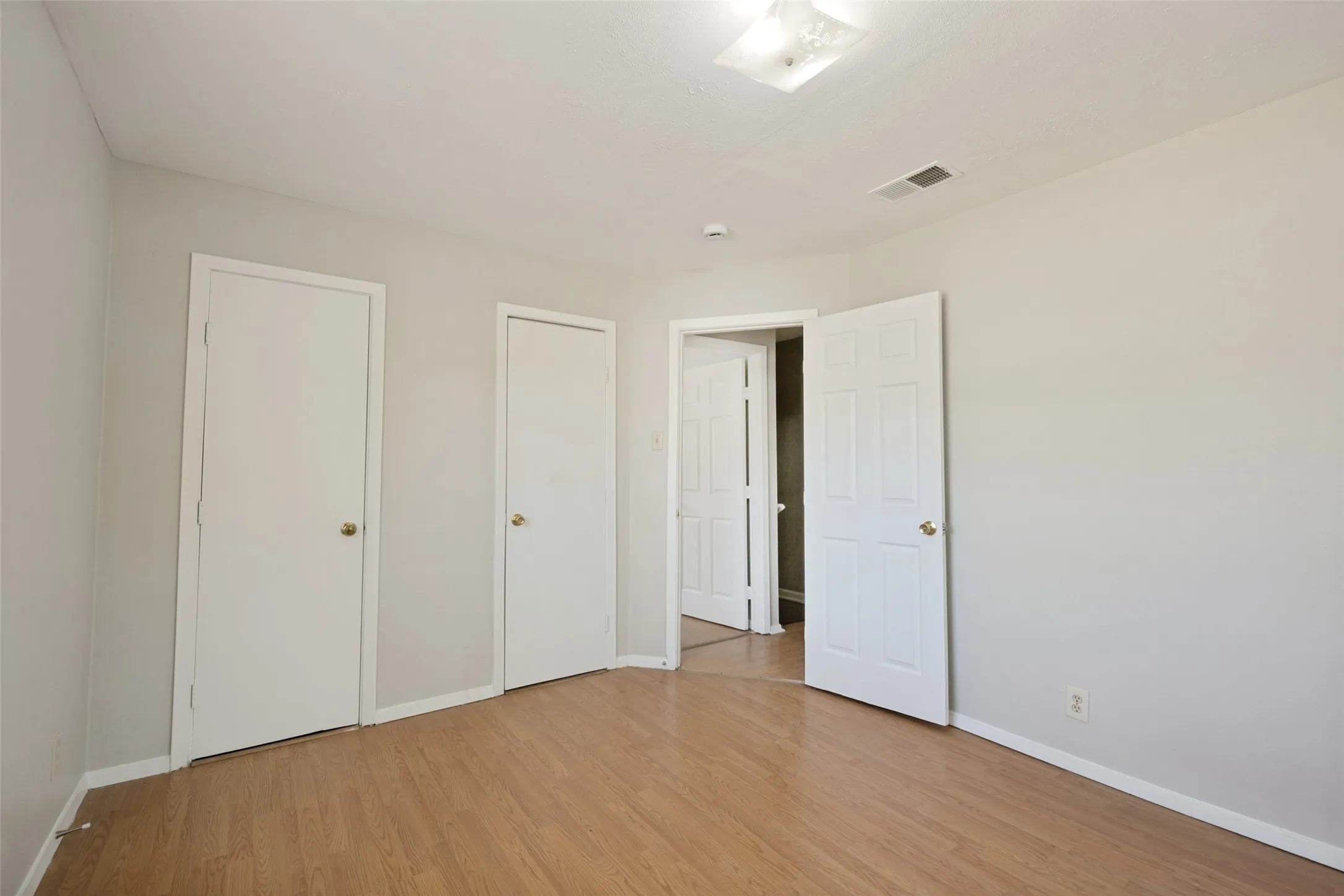 Single Family Residence For Sale in Tarrant County , 329 Deer Creek Road, Everman, Texas 76140, 4 Bedroom, 3 Bathroom, 2 Garage spaces, 1,860 Sqft, built in 1965, mls#21378514, Real Estate Agent in Everman, Homes For Sale in Tarrant county, Homes For Sale in Everman, Realtor in Everman Texas, Real Estate Brokerage Independent Realty Texas, Luminita Cordes Realtor