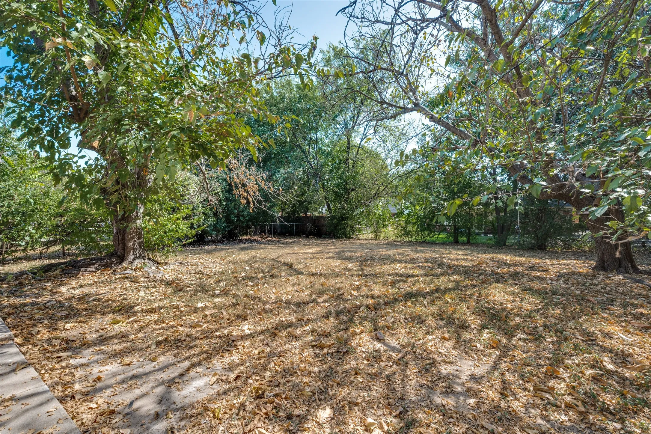 Single Family Residence For Sale in Tarrant County , 329 Deer Creek Road, Everman, Texas 76140, 4 Bedroom, 3 Bathroom, 2 Garage spaces, 1,860 Sqft, built in 1965, mls#21378514, Real Estate Agent in Everman, Homes For Sale in Tarrant county, Homes For Sale in Everman, Realtor in Everman Texas, Real Estate Brokerage Independent Realty Texas, Luminita Cordes Realtor