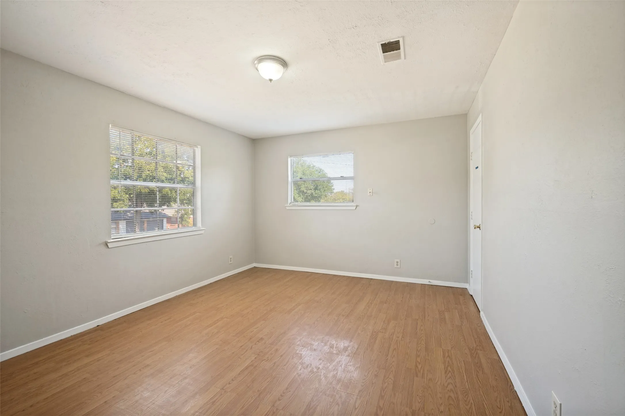 Single Family Residence For Sale in Tarrant County , 329 Deer Creek Road, Everman, Texas 76140, 4 Bedroom, 3 Bathroom, 2 Garage spaces, 1,860 Sqft, built in 1965, mls#21378514, Real Estate Agent in Everman, Homes For Sale in Tarrant county, Homes For Sale in Everman, Realtor in Everman Texas, Real Estate Brokerage Independent Realty Texas, Luminita Cordes Realtor