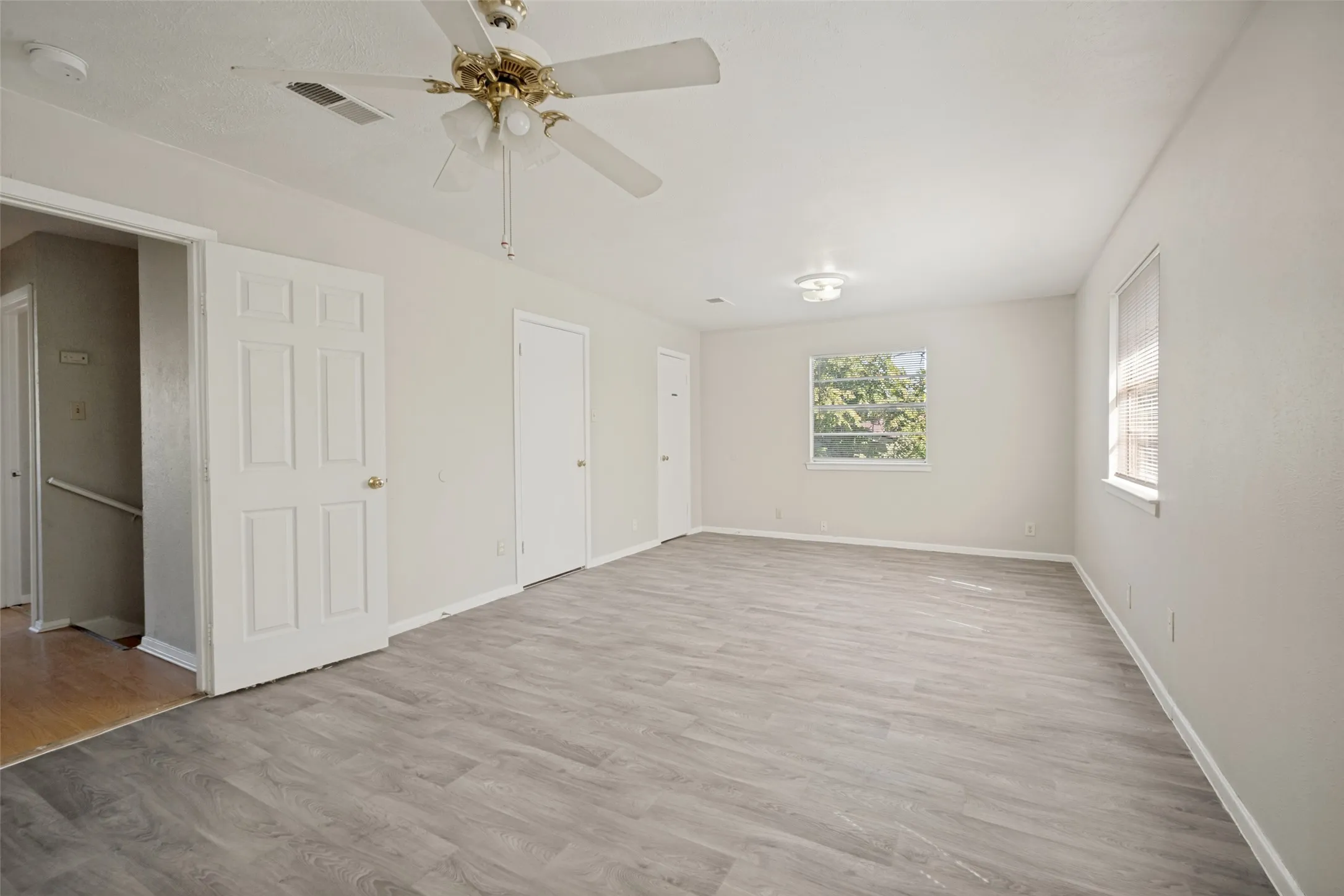 Single Family Residence For Sale in Tarrant County , 329 Deer Creek Road, Everman, Texas 76140, 4 Bedroom, 3 Bathroom, 2 Garage spaces, 1,860 Sqft, built in 1965, mls#21378514, Real Estate Agent in Everman, Homes For Sale in Tarrant county, Homes For Sale in Everman, Realtor in Everman Texas, Real Estate Brokerage Independent Realty Texas, Luminita Cordes Realtor