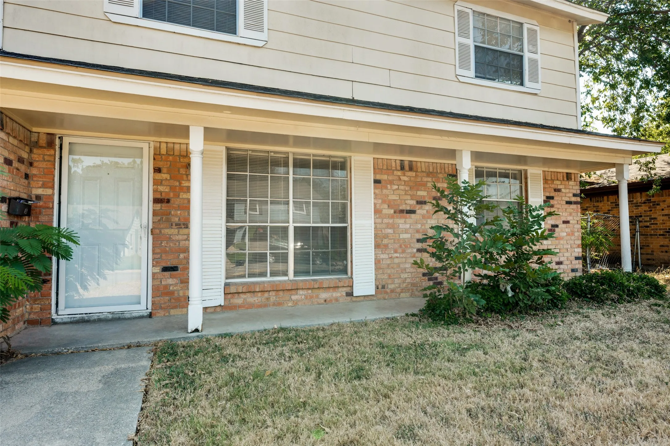 Single Family Residence For Sale in Tarrant County , 329 Deer Creek Road, Everman, Texas 76140, 4 Bedroom, 3 Bathroom, 2 Garage spaces, 1,860 Sqft, built in 1965, mls#21378514, Real Estate Agent in Everman, Homes For Sale in Tarrant county, Homes For Sale in Everman, Realtor in Everman Texas, Real Estate Brokerage Independent Realty Texas, Luminita Cordes Realtor