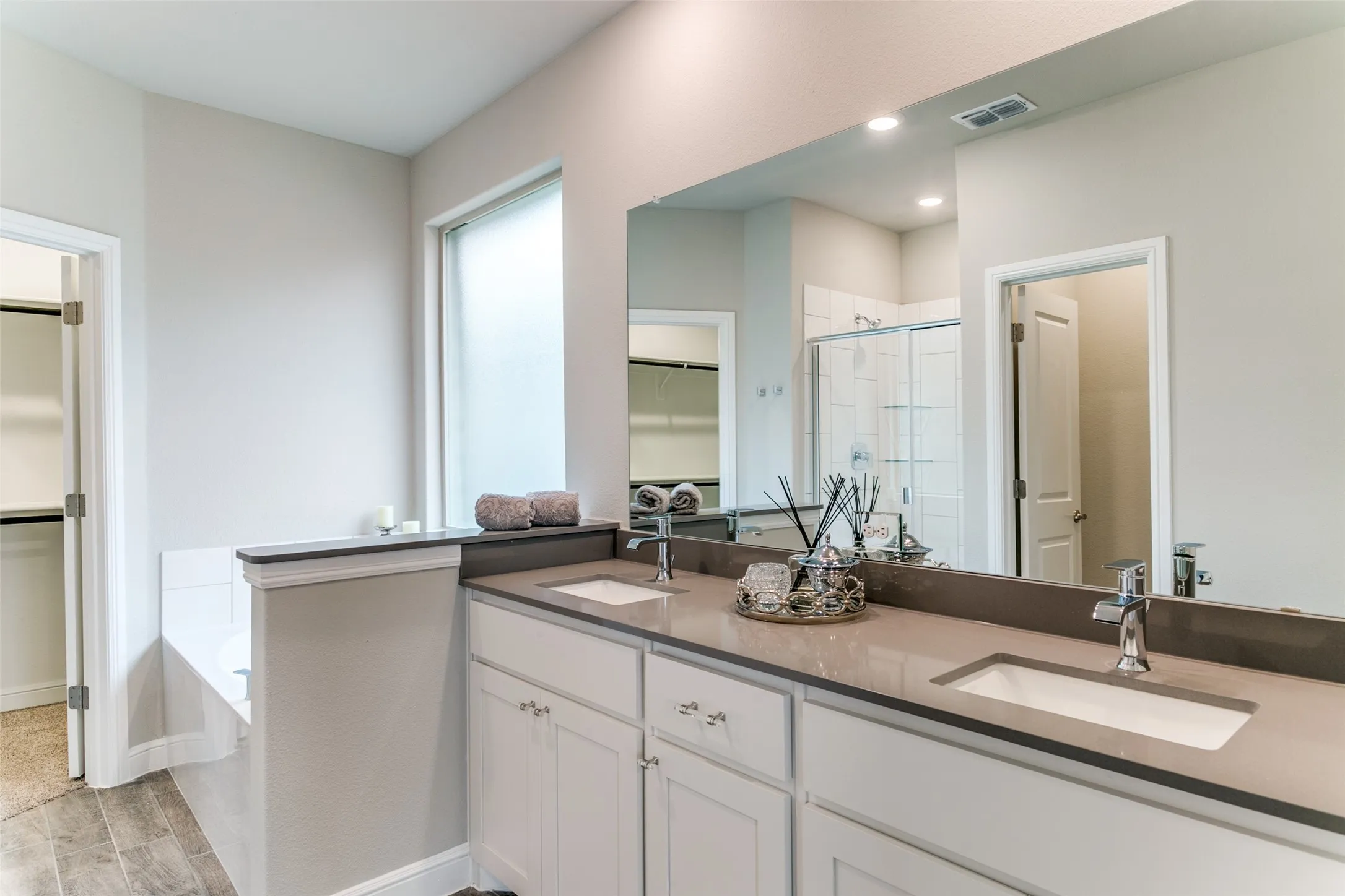 Single Family Residence For Rent in Denton County , 1117 Southwark Drive, Fort Worth, Texas 76052, 4 Bedroom, 2 Bathroom, 2 Garage spaces, 2,010 Sqft, built in 2024, mls#21378476, Real Estate Agent in Fort Worth, Homes For Rent in Denton county, Homes For Rent in Fort Worth, Realtor in Fort Worth Texas, Real Estate Brokerage Independent Realty Texas, Luminita Cordes Realtor