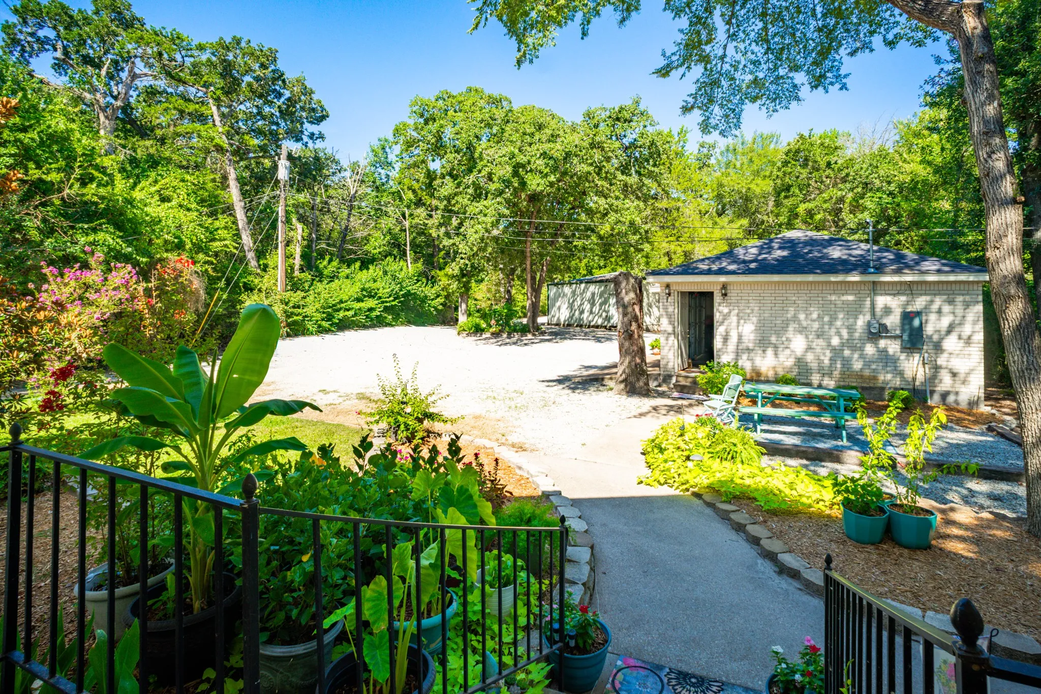 Single Family Residence For Sale in Limestone County , 535 FM 2681, Mexia, Texas 76667, 4 Bedroom, 5 Bathroom, 4 Garage spaces, 2,862 Sqft, built in 1991, mls#21377819, Real Estate Agent in Mexia, Homes For Sale in Limestone county, Homes For Sale in Mexia, Realtor in Mexia Texas, Real Estate Brokerage Independent Realty Texas, Luminita Cordes Realtor