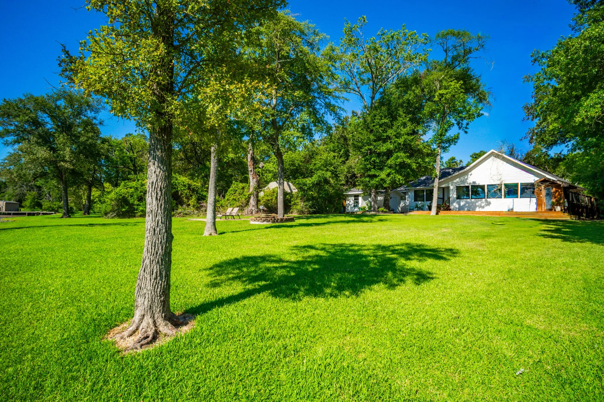 Single Family Residence For Sale in Limestone County , 535 FM 2681, Mexia, Texas 76667, 4 Bedroom, 5 Bathroom, 4 Garage spaces, 2,862 Sqft, built in 1991, mls#21377819, Real Estate Agent in Mexia, Homes For Sale in Limestone county, Homes For Sale in Mexia, Realtor in Mexia Texas, Real Estate Brokerage Independent Realty Texas, Luminita Cordes Realtor