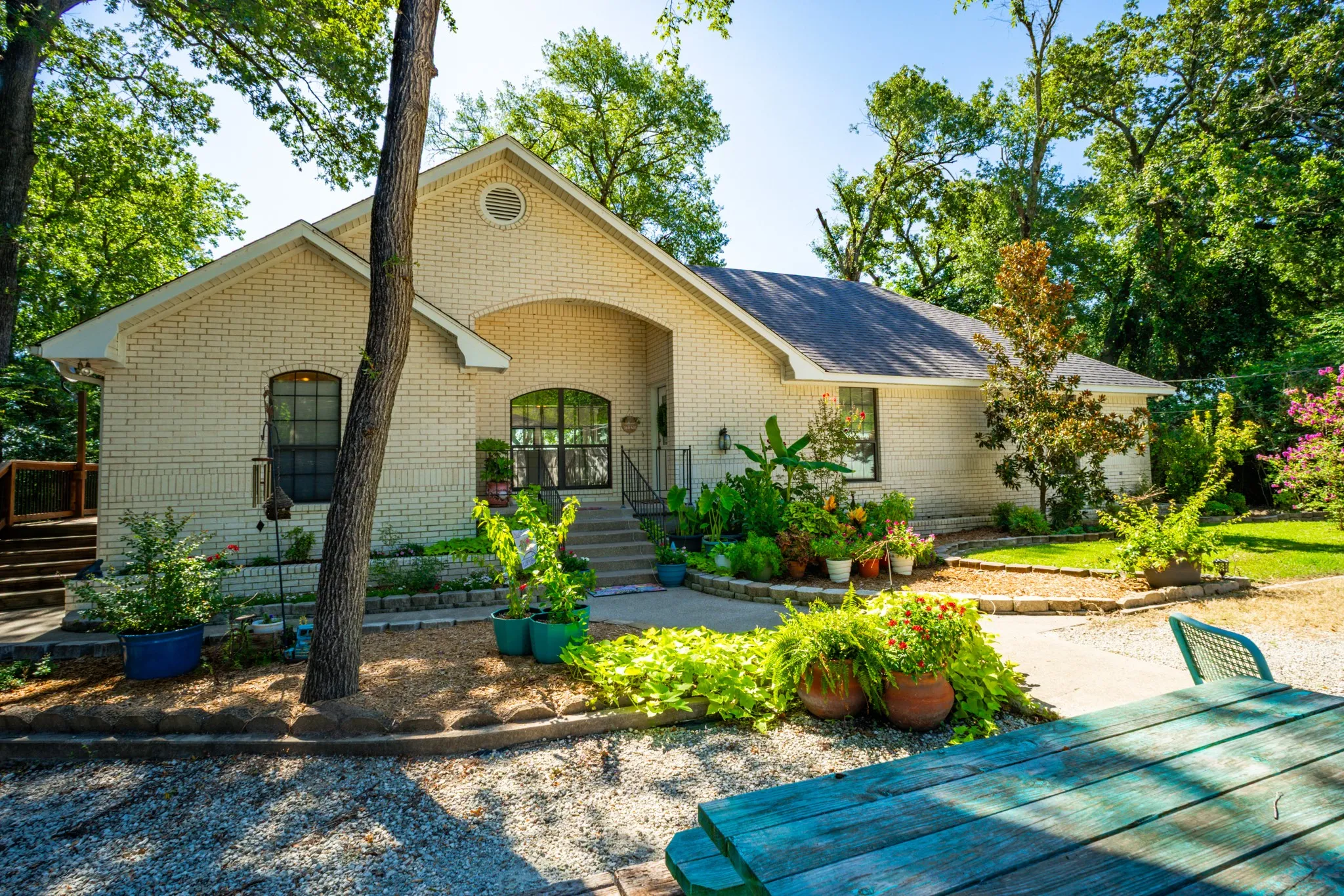 Single Family Residence For Sale in Limestone County , 535 FM 2681, Mexia, Texas 76667, 4 Bedroom, 5 Bathroom, 4 Garage spaces, 2,862 Sqft, built in 1991, mls#21377819, Real Estate Agent in Mexia, Homes For Sale in Limestone county, Homes For Sale in Mexia, Realtor in Mexia Texas, Real Estate Brokerage Independent Realty Texas, Luminita Cordes Realtor
