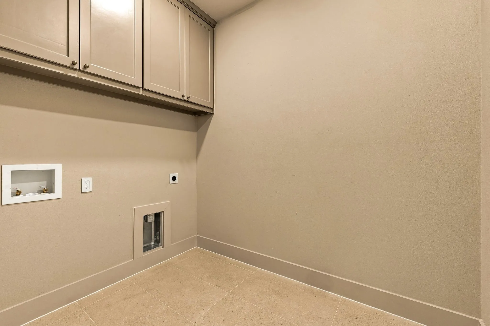 Single Family Residence For Sale in Collin County , 6634 Mimms Drive, Dallas, Texas 75252, 4 Bedroom, 4 Bathroom, 2 Garage spaces, 3,036 Sqft, built in 1985, mls#21376914, Real Estate Agent in Dallas, Homes For Sale in Collin county, Homes For Sale in Dallas, Realtor in Dallas Texas, Real Estate Brokerage Independent Realty Texas, Luminita Cordes Realtor