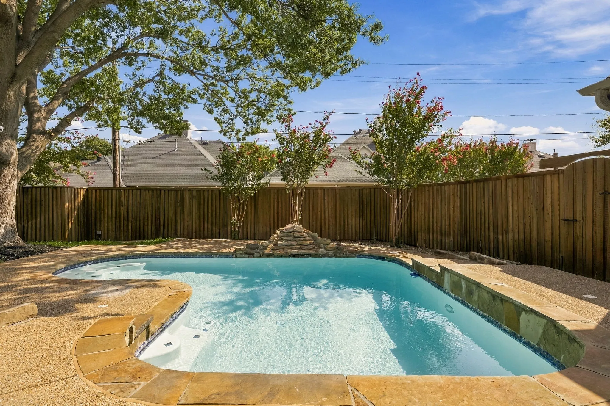 Single Family Residence For Sale in Collin County , 6634 Mimms Drive, Dallas, Texas 75252, 4 Bedroom, 4 Bathroom, 2 Garage spaces, 3,036 Sqft, built in 1985, mls#21376914, Real Estate Agent in Dallas, Homes For Sale in Collin county, Homes For Sale in Dallas, Realtor in Dallas Texas, Real Estate Brokerage Independent Realty Texas, Luminita Cordes Realtor