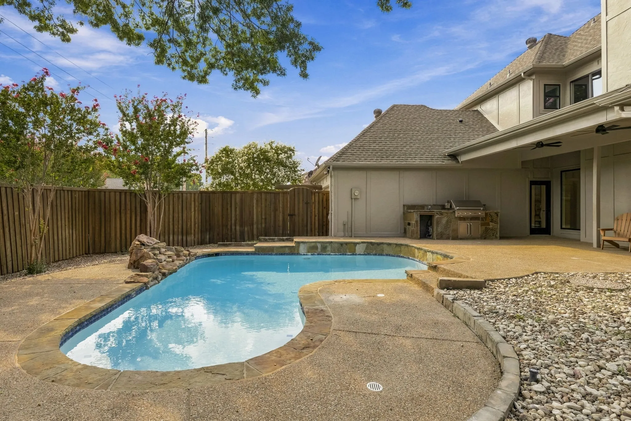 Single Family Residence For Sale in Collin County , 6634 Mimms Drive, Dallas, Texas 75252, 4 Bedroom, 4 Bathroom, 2 Garage spaces, 3,036 Sqft, built in 1985, mls#21376914, Real Estate Agent in Dallas, Homes For Sale in Collin county, Homes For Sale in Dallas, Realtor in Dallas Texas, Real Estate Brokerage Independent Realty Texas, Luminita Cordes Realtor