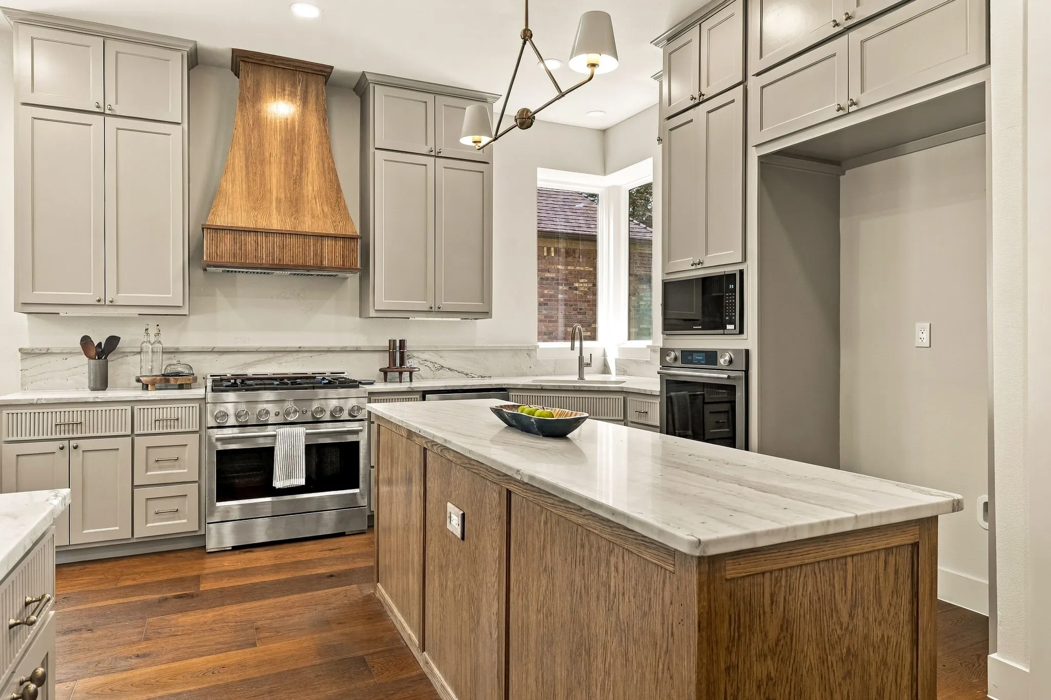 Single Family Residence For Sale in Collin County , 6634 Mimms Drive, Dallas, Texas 75252, 4 Bedroom, 4 Bathroom, 2 Garage spaces, 3,036 Sqft, built in 1985, mls#21376914, Real Estate Agent in Dallas, Homes For Sale in Collin county, Homes For Sale in Dallas, Realtor in Dallas Texas, Real Estate Brokerage Independent Realty Texas, Luminita Cordes Realtor
