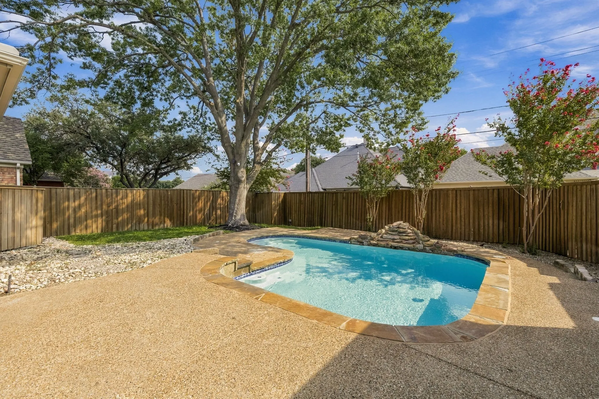 Single Family Residence For Sale in Collin County , 6634 Mimms Drive, Dallas, Texas 75252, 4 Bedroom, 4 Bathroom, 2 Garage spaces, 3,036 Sqft, built in 1985, mls#21376914, Real Estate Agent in Dallas, Homes For Sale in Collin county, Homes For Sale in Dallas, Realtor in Dallas Texas, Real Estate Brokerage Independent Realty Texas, Luminita Cordes Realtor