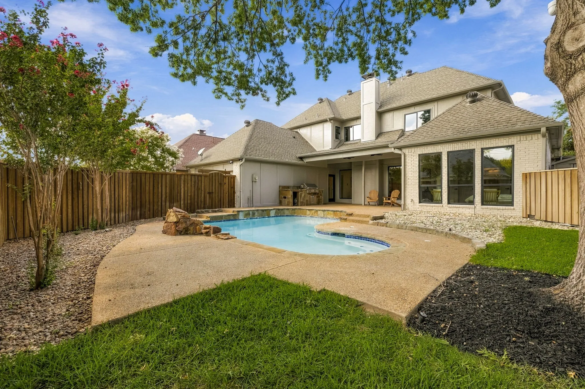 Single Family Residence For Sale in Collin County , 6634 Mimms Drive, Dallas, Texas 75252, 4 Bedroom, 4 Bathroom, 2 Garage spaces, 3,036 Sqft, built in 1985, mls#21376914, Real Estate Agent in Dallas, Homes For Sale in Collin county, Homes For Sale in Dallas, Realtor in Dallas Texas, Real Estate Brokerage Independent Realty Texas, Luminita Cordes Realtor
