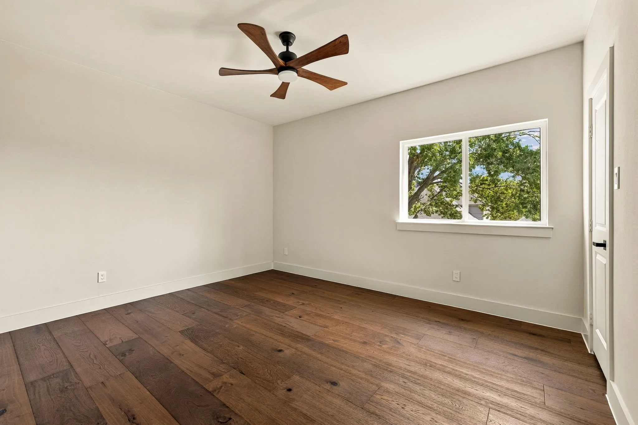 Single Family Residence For Sale in Collin County , 6634 Mimms Drive, Dallas, Texas 75252, 4 Bedroom, 4 Bathroom, 2 Garage spaces, 3,036 Sqft, built in 1985, mls#21376914, Real Estate Agent in Dallas, Homes For Sale in Collin county, Homes For Sale in Dallas, Realtor in Dallas Texas, Real Estate Brokerage Independent Realty Texas, Luminita Cordes Realtor