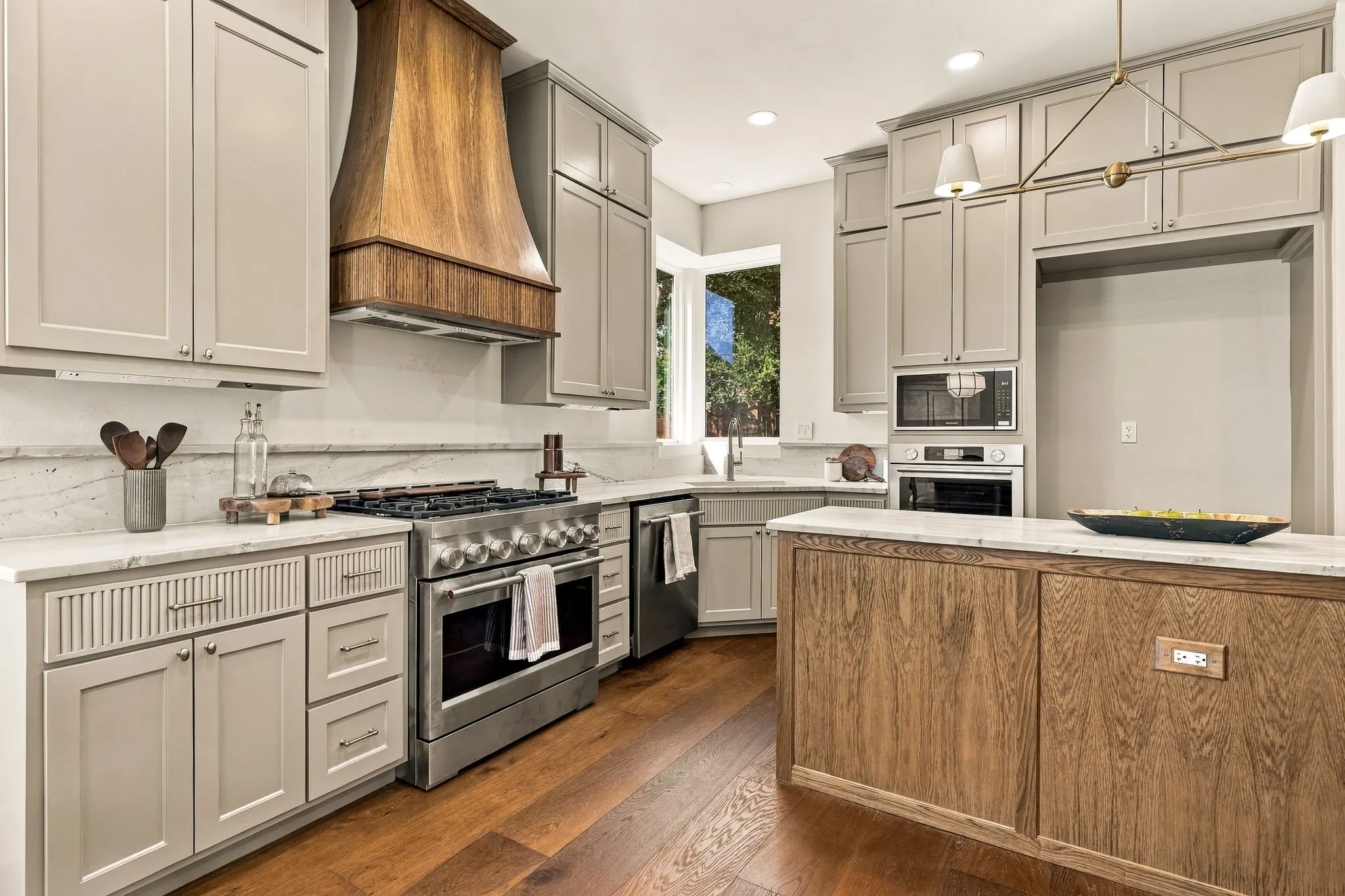 Single Family Residence For Sale in Collin County , 6634 Mimms Drive, Dallas, Texas 75252, 4 Bedroom, 4 Bathroom, 2 Garage spaces, 3,036 Sqft, built in 1985, mls#21376914, Real Estate Agent in Dallas, Homes For Sale in Collin county, Homes For Sale in Dallas, Realtor in Dallas Texas, Real Estate Brokerage Independent Realty Texas, Luminita Cordes Realtor