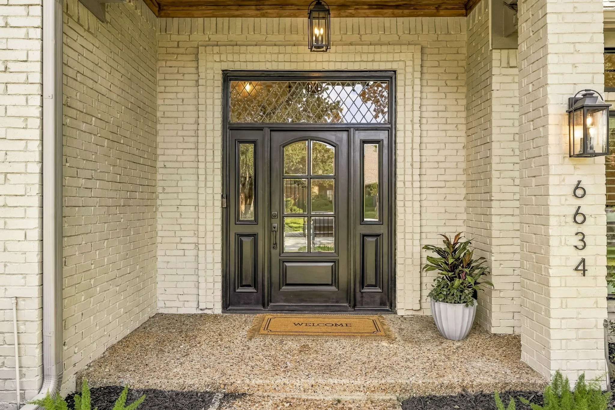 Single Family Residence For Sale in Collin County , 6634 Mimms Drive, Dallas, Texas 75252, 4 Bedroom, 4 Bathroom, 2 Garage spaces, 3,036 Sqft, built in 1985, mls#21376914, Real Estate Agent in Dallas, Homes For Sale in Collin county, Homes For Sale in Dallas, Realtor in Dallas Texas, Real Estate Brokerage Independent Realty Texas, Luminita Cordes Realtor