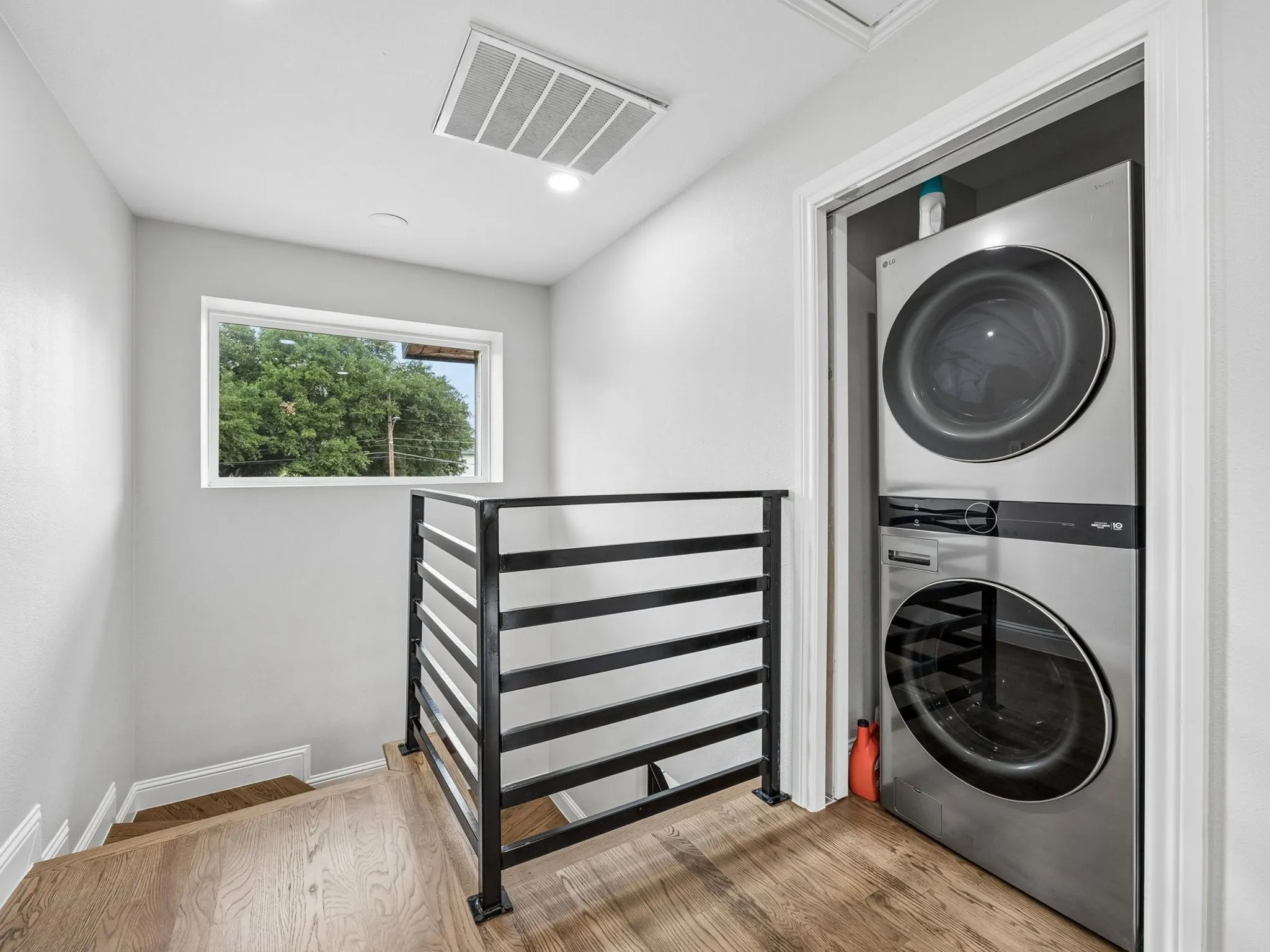 Duplex For Rent in Dallas County , 5058 W University Boulevard, Dallas, Texas 75209, 2 Bedroom, 3 Bathroom, Garage spaces, 1,299 Sqft, built in 1945, mls#21378135, Real Estate Agent in Dallas, Homes For Rent in Dallas county, Homes For Rent in Dallas, Realtor in Dallas Texas, Real Estate Brokerage Independent Realty Texas, Luminita Cordes Realtor