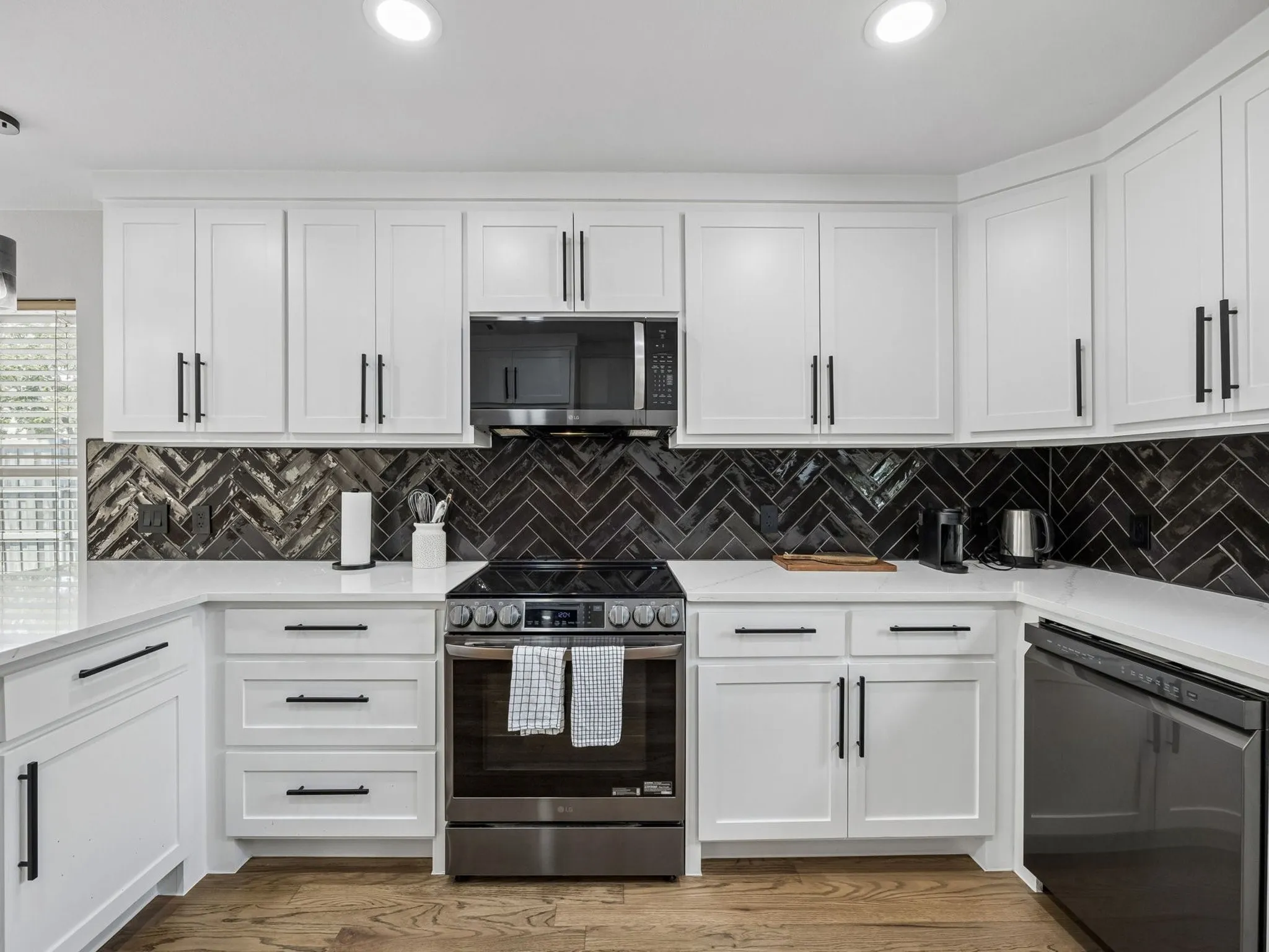 Duplex For Rent in Dallas County , 5058 W University Boulevard, Dallas, Texas 75209, 2 Bedroom, 3 Bathroom, Garage spaces, 1,299 Sqft, built in 1945, mls#21378135, Real Estate Agent in Dallas, Homes For Rent in Dallas county, Homes For Rent in Dallas, Realtor in Dallas Texas, Real Estate Brokerage Independent Realty Texas, Luminita Cordes Realtor