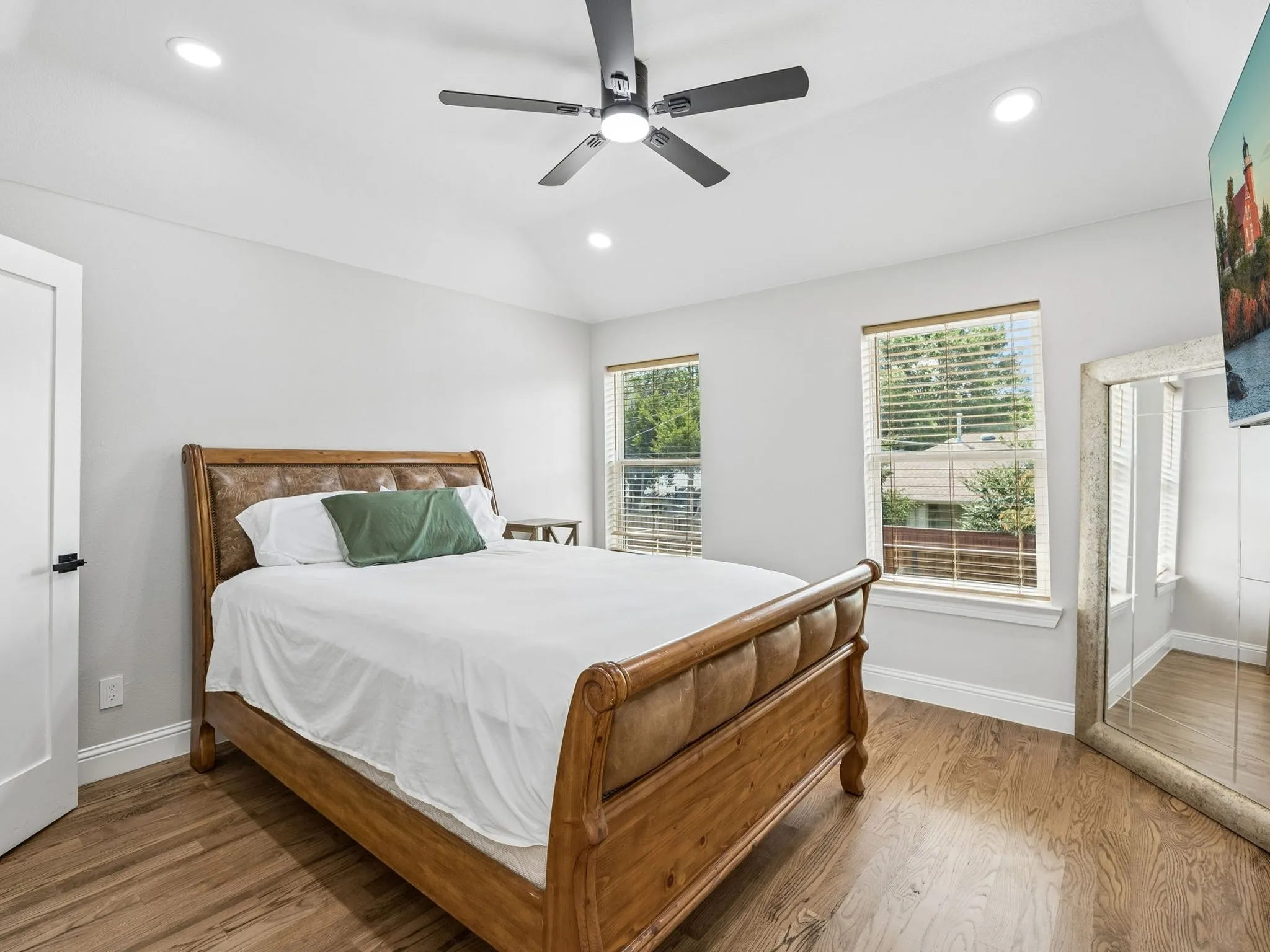 Duplex For Rent in Dallas County , 5058 W University Boulevard, Dallas, Texas 75209, 2 Bedroom, 3 Bathroom, Garage spaces, 1,299 Sqft, built in 1945, mls#21378135, Real Estate Agent in Dallas, Homes For Rent in Dallas county, Homes For Rent in Dallas, Realtor in Dallas Texas, Real Estate Brokerage Independent Realty Texas, Luminita Cordes Realtor