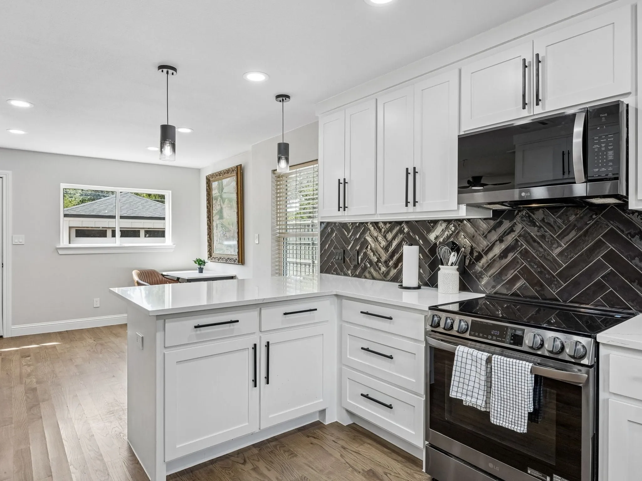 Duplex For Rent in Dallas County , 5058 W University Boulevard, Dallas, Texas 75209, 2 Bedroom, 3 Bathroom, Garage spaces, 1,299 Sqft, built in 1945, mls#21378135, Real Estate Agent in Dallas, Homes For Rent in Dallas county, Homes For Rent in Dallas, Realtor in Dallas Texas, Real Estate Brokerage Independent Realty Texas, Luminita Cordes Realtor