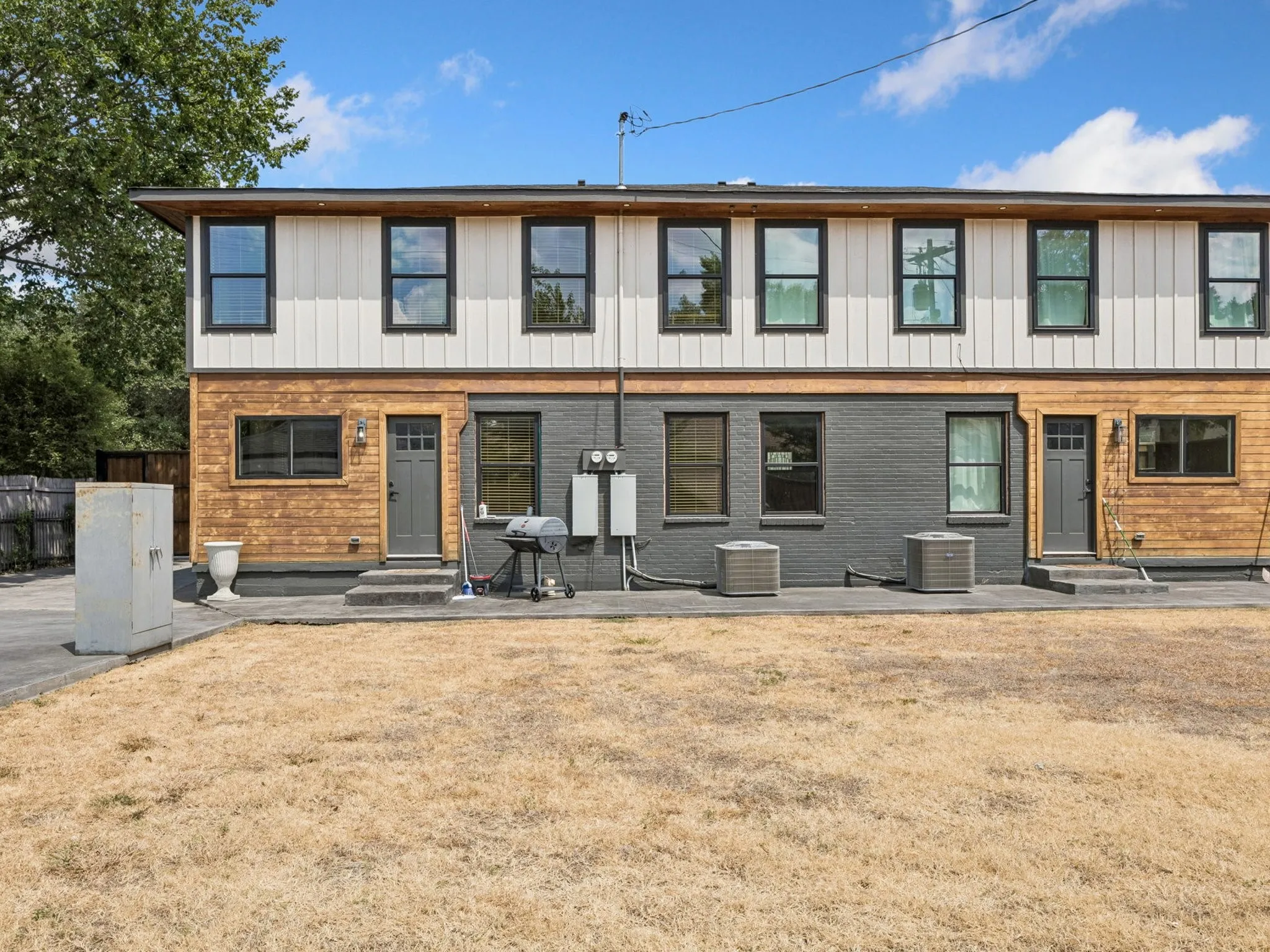 Duplex For Rent in Dallas County , 5058 W University Boulevard, Dallas, Texas 75209, 2 Bedroom, 3 Bathroom, Garage spaces, 1,299 Sqft, built in 1945, mls#21378135, Real Estate Agent in Dallas, Homes For Rent in Dallas county, Homes For Rent in Dallas, Realtor in Dallas Texas, Real Estate Brokerage Independent Realty Texas, Luminita Cordes Realtor