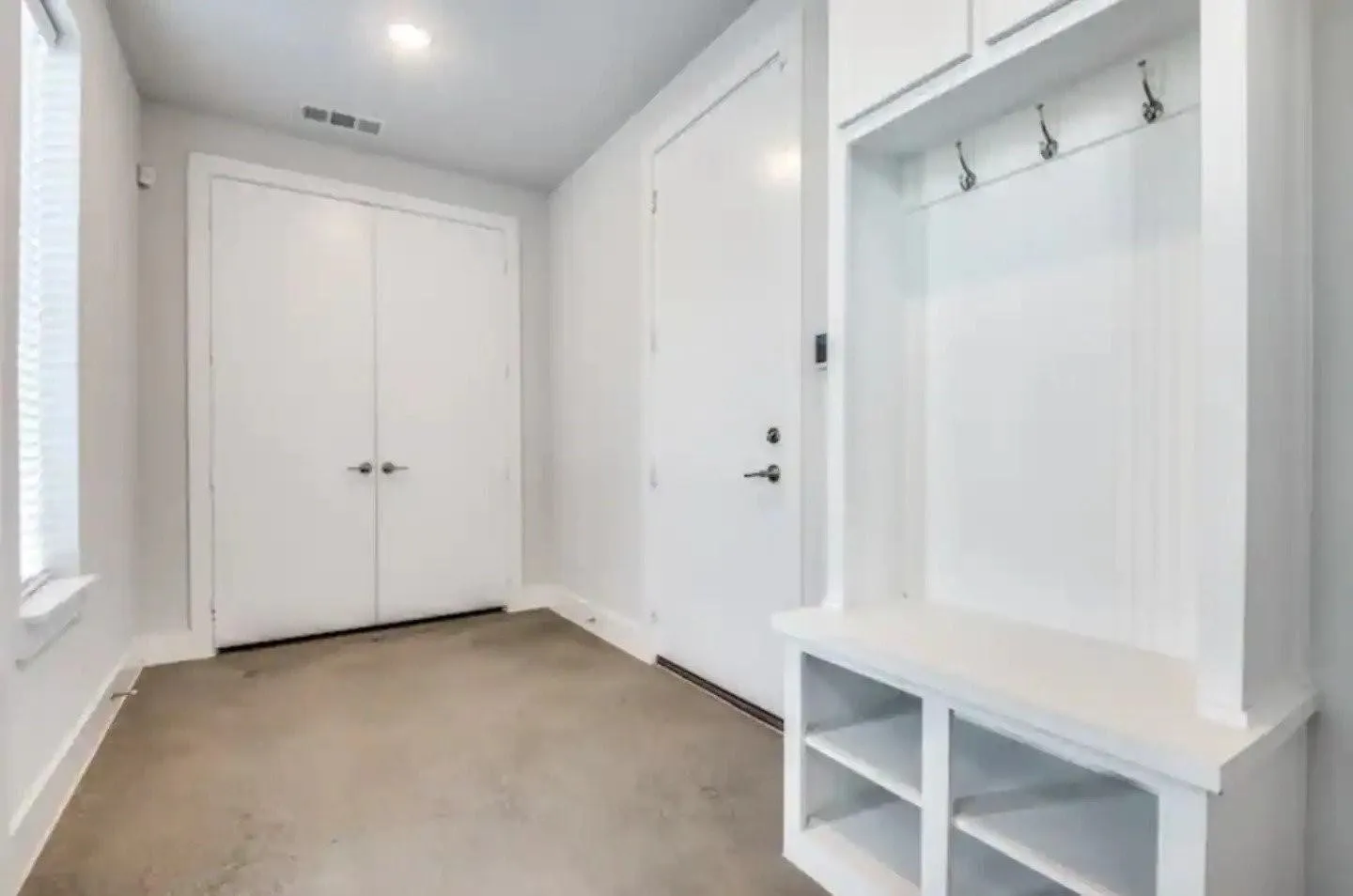 Townhouse For Rent in Dallas County , 4427 Viburnum, Dallas, Texas 75204, 2 Bedroom, 3 Bathroom, 2 Garage spaces, 1,780 Sqft, built in 2019, mls#21378554, Real Estate Agent in Dallas, Homes For Rent in Dallas county, Homes For Rent in Dallas, Realtor in Dallas Texas, Real Estate Brokerage Independent Realty Texas, Luminita Cordes Realtor