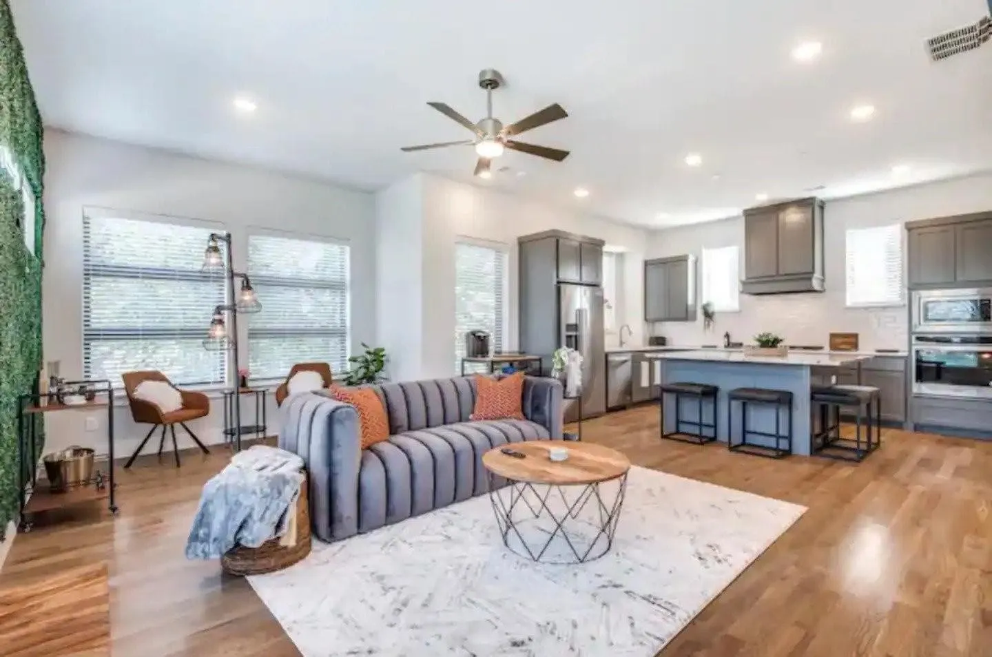 Townhouse For Rent in Dallas County , 4427 Viburnum, Dallas, Texas 75204, 2 Bedroom, 3 Bathroom, 2 Garage spaces, 1,780 Sqft, built in 2019, mls#21378554, Real Estate Agent in Dallas, Homes For Rent in Dallas county, Homes For Rent in Dallas, Realtor in Dallas Texas, Real Estate Brokerage Independent Realty Texas, Luminita Cordes Realtor