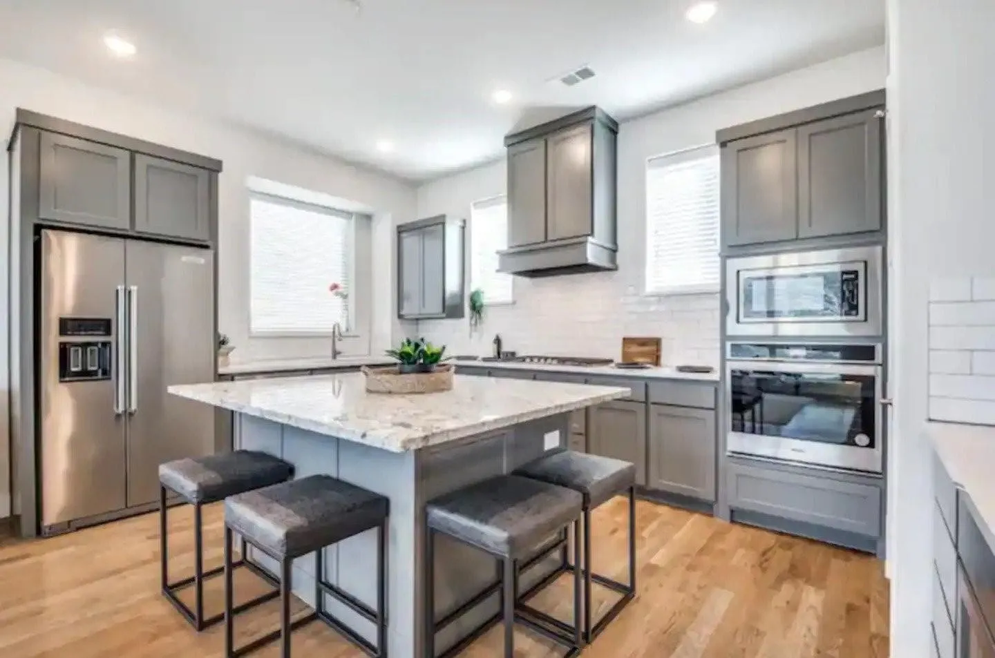 Townhouse For Rent in Dallas County , 4427 Viburnum, Dallas, Texas 75204, 2 Bedroom, 3 Bathroom, 2 Garage spaces, 1,780 Sqft, built in 2019, mls#21378554, Real Estate Agent in Dallas, Homes For Rent in Dallas county, Homes For Rent in Dallas, Realtor in Dallas Texas, Real Estate Brokerage Independent Realty Texas, Luminita Cordes Realtor