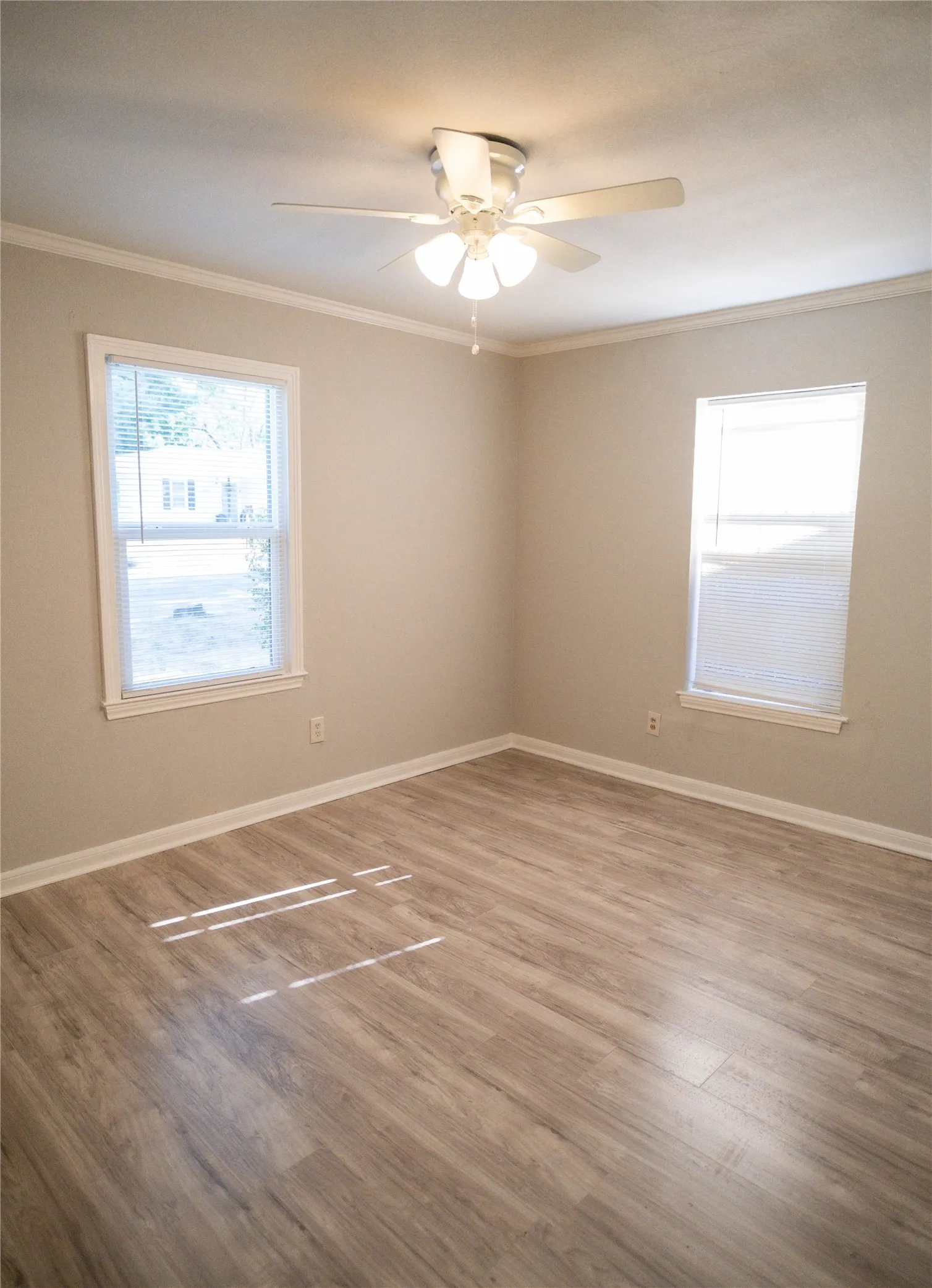 Single Family Residence For Sale in Tarrant County , 2720 Hanger Avenue, Fort Worth, Texas 76105, 2 Bedroom, 1 Bathroom, Garage spaces, 810 Sqft, built in 1948, mls#21373723, Real Estate Agent in Fort Worth, Homes For Sale in Tarrant county, Homes For Sale in Fort Worth, Realtor in Fort Worth Texas, Real Estate Brokerage Independent Realty Texas, Luminita Cordes Realtor