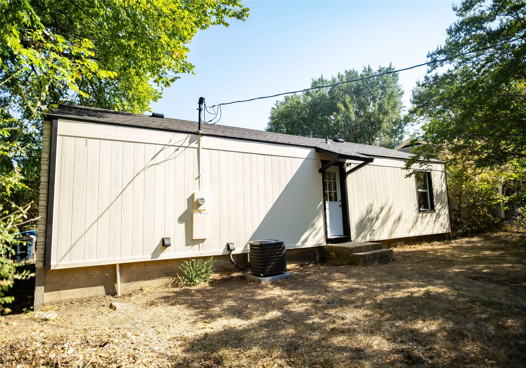 Single Family Residence For Sale in Tarrant County , 2720 Hanger Avenue, Fort Worth, Texas 76105, 2 Bedroom, 1 Bathroom, Garage spaces, 810 Sqft, built in 1948, mls#21373723, Real Estate Agent in Fort Worth, Homes For Sale in Tarrant county, Homes For Sale in Fort Worth, Realtor in Fort Worth Texas, Real Estate Brokerage Independent Realty Texas, Luminita Cordes Realtor