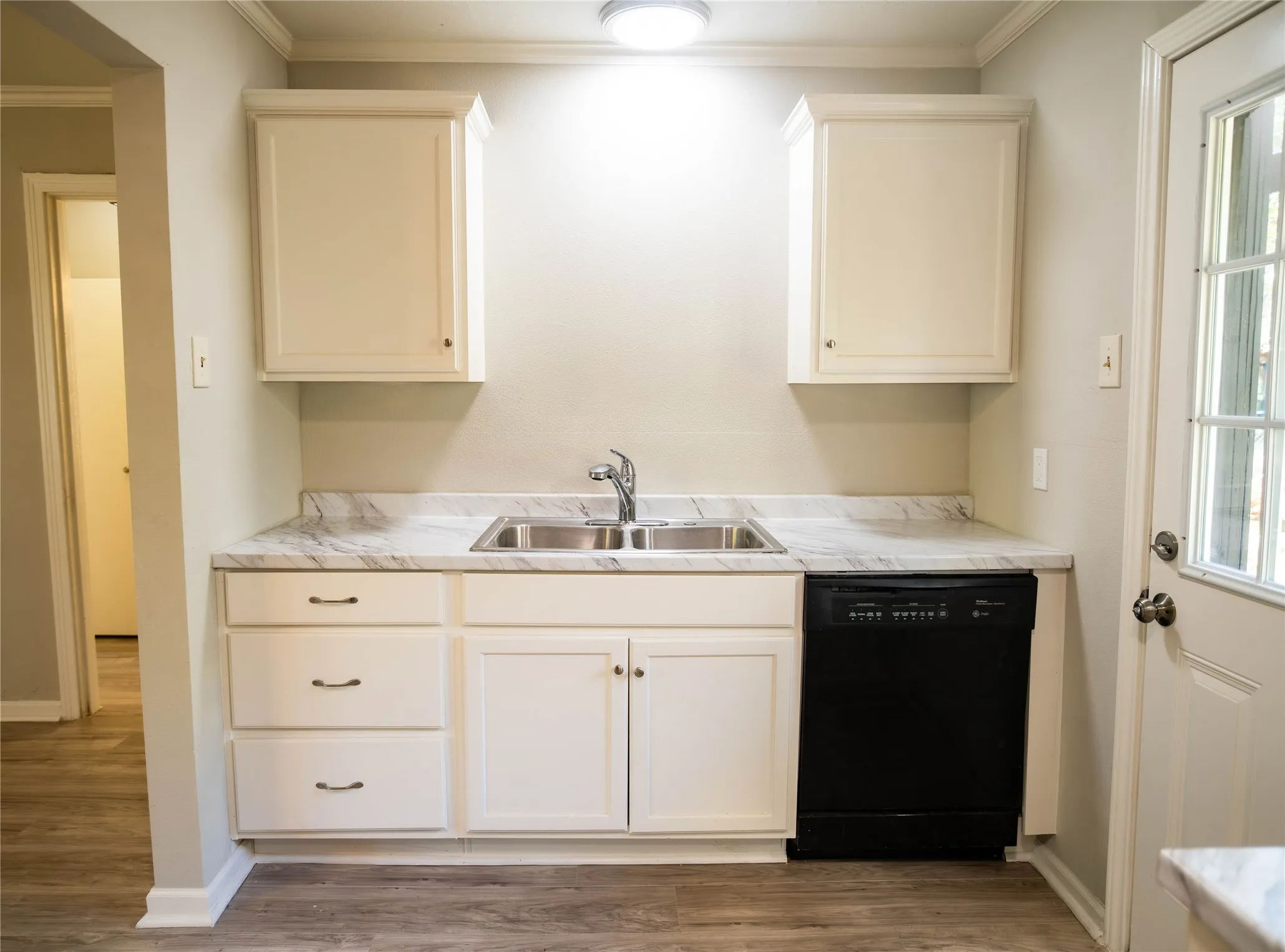 Single Family Residence For Sale in Tarrant County , 2720 Hanger Avenue, Fort Worth, Texas 76105, 2 Bedroom, 1 Bathroom, Garage spaces, 810 Sqft, built in 1948, mls#21373723, Real Estate Agent in Fort Worth, Homes For Sale in Tarrant county, Homes For Sale in Fort Worth, Realtor in Fort Worth Texas, Real Estate Brokerage Independent Realty Texas, Luminita Cordes Realtor