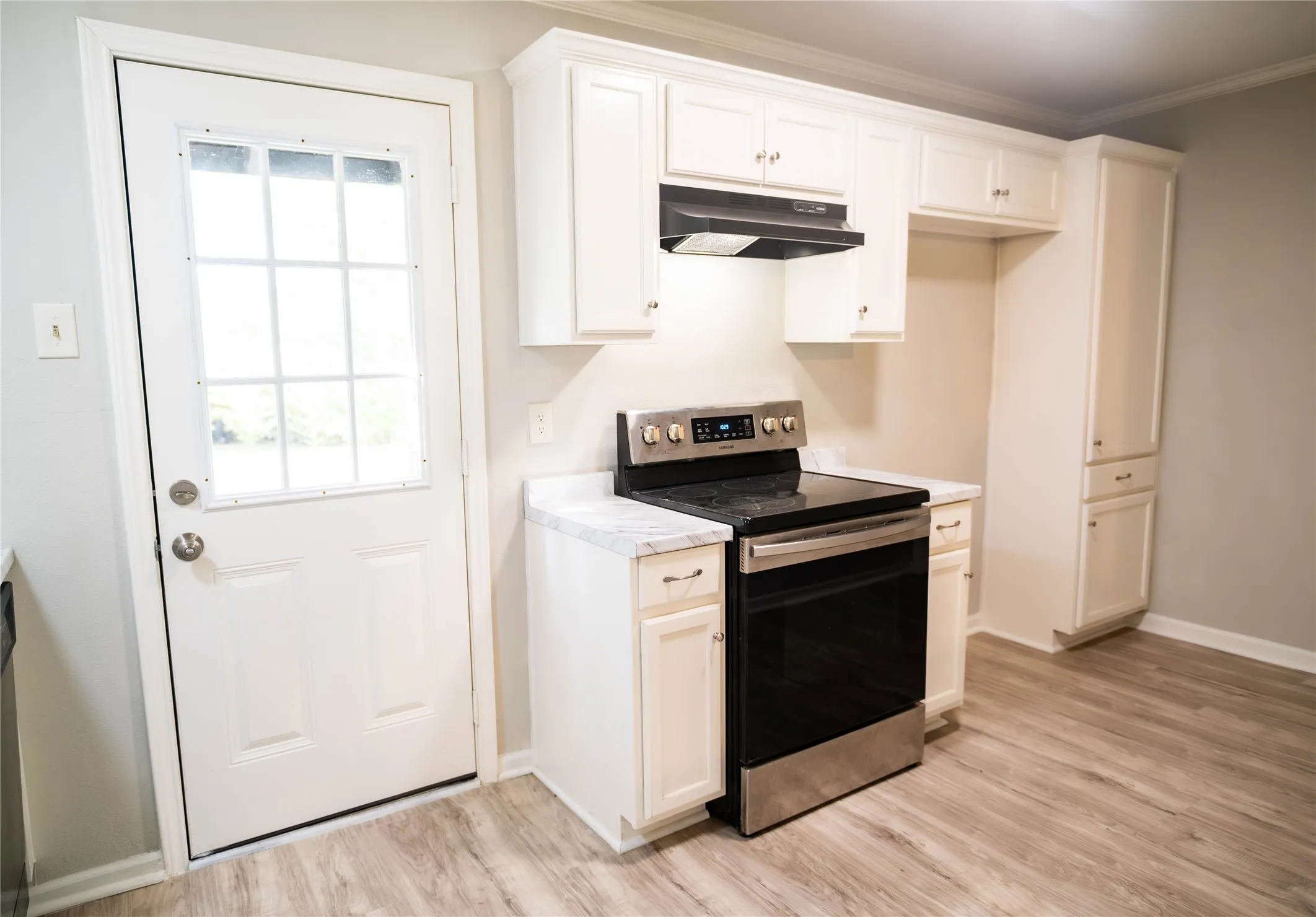 Single Family Residence For Sale in Tarrant County , 2720 Hanger Avenue, Fort Worth, Texas 76105, 2 Bedroom, 1 Bathroom, Garage spaces, 810 Sqft, built in 1948, mls#21373723, Real Estate Agent in Fort Worth, Homes For Sale in Tarrant county, Homes For Sale in Fort Worth, Realtor in Fort Worth Texas, Real Estate Brokerage Independent Realty Texas, Luminita Cordes Realtor
