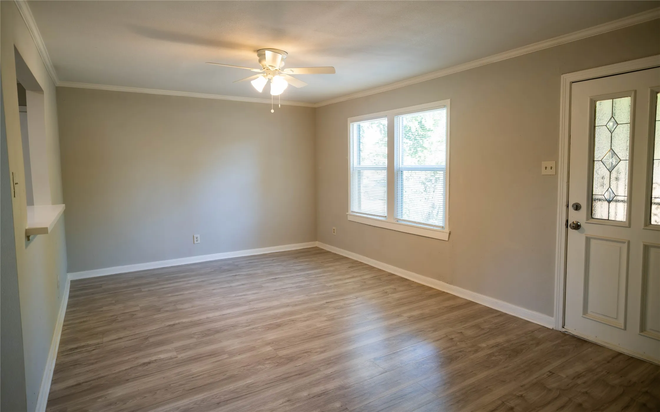 Single Family Residence For Sale in Tarrant County , 2720 Hanger Avenue, Fort Worth, Texas 76105, 2 Bedroom, 1 Bathroom, Garage spaces, 810 Sqft, built in 1948, mls#21373723, Real Estate Agent in Fort Worth, Homes For Sale in Tarrant county, Homes For Sale in Fort Worth, Realtor in Fort Worth Texas, Real Estate Brokerage Independent Realty Texas, Luminita Cordes Realtor