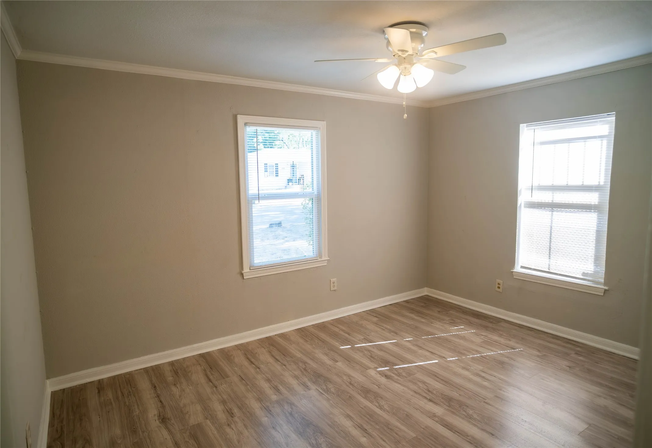 Single Family Residence For Sale in Tarrant County , 2720 Hanger Avenue, Fort Worth, Texas 76105, 2 Bedroom, 1 Bathroom, Garage spaces, 810 Sqft, built in 1948, mls#21373723, Real Estate Agent in Fort Worth, Homes For Sale in Tarrant county, Homes For Sale in Fort Worth, Realtor in Fort Worth Texas, Real Estate Brokerage Independent Realty Texas, Luminita Cordes Realtor