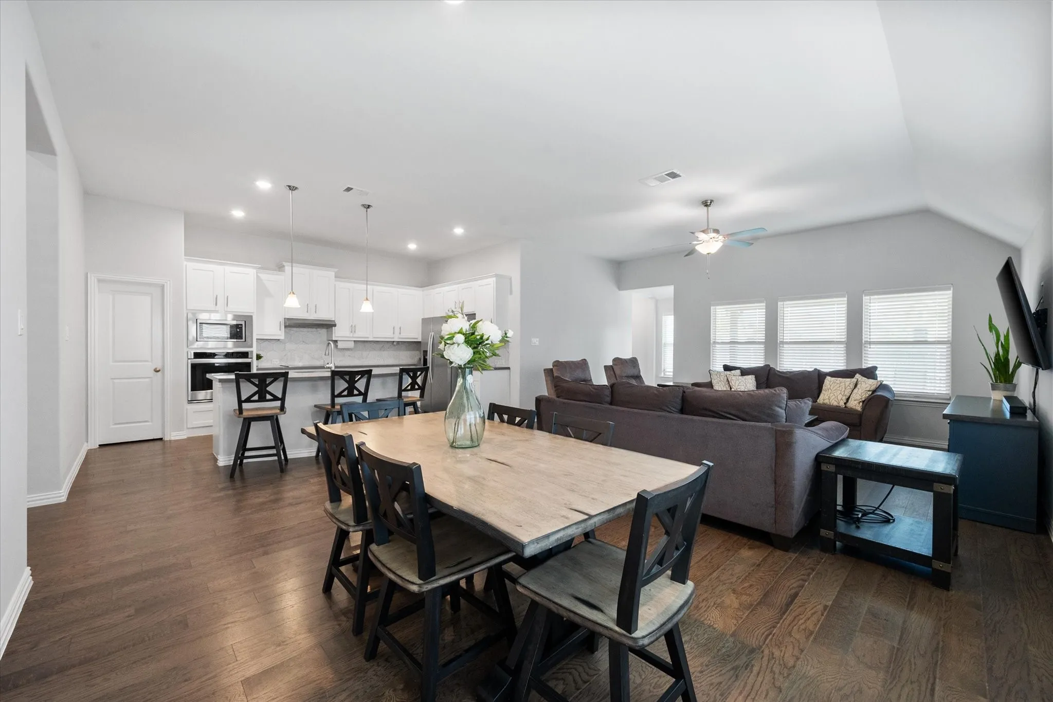 Single Family Residence For Sale in Tarrant County , 424 Pheasant Hill Lane, Fort Worth, Texas 76028, 3 Bedroom, 2 Bathroom, 2 Garage spaces, 1,848 Sqft, built in 2020, mls#21364280, Real Estate Agent in Fort Worth, Homes For Sale in Tarrant county, Homes For Sale in Fort Worth, Realtor in Fort Worth Texas, Real Estate Brokerage Independent Realty Texas, Luminita Cordes Realtor
