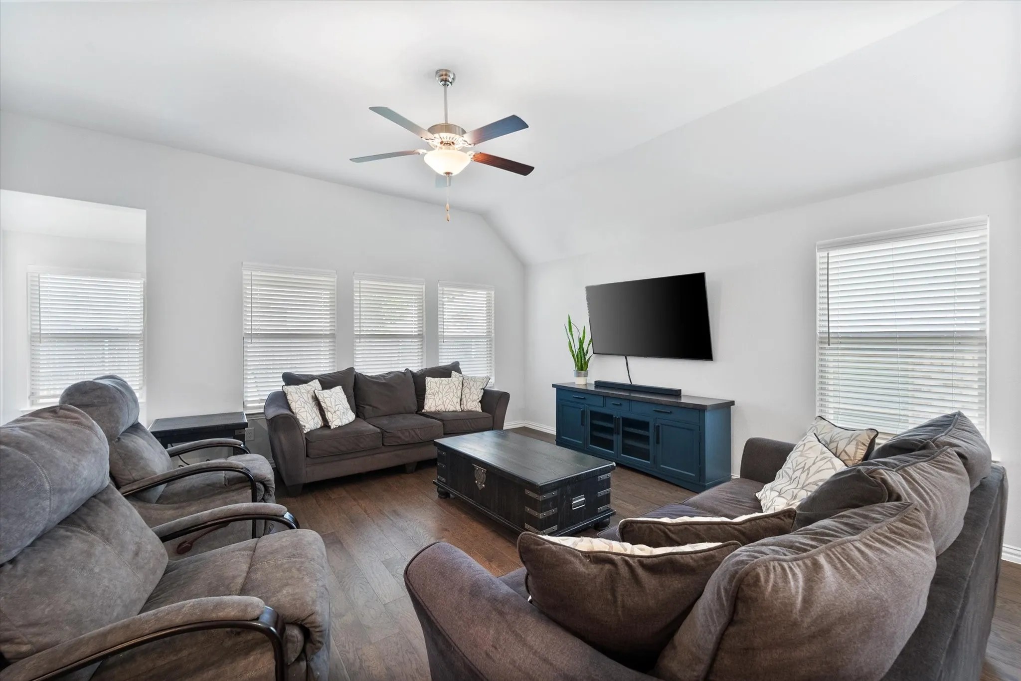 Single Family Residence For Sale in Tarrant County , 424 Pheasant Hill Lane, Fort Worth, Texas 76028, 3 Bedroom, 2 Bathroom, 2 Garage spaces, 1,848 Sqft, built in 2020, mls#21364280, Real Estate Agent in Fort Worth, Homes For Sale in Tarrant county, Homes For Sale in Fort Worth, Realtor in Fort Worth Texas, Real Estate Brokerage Independent Realty Texas, Luminita Cordes Realtor