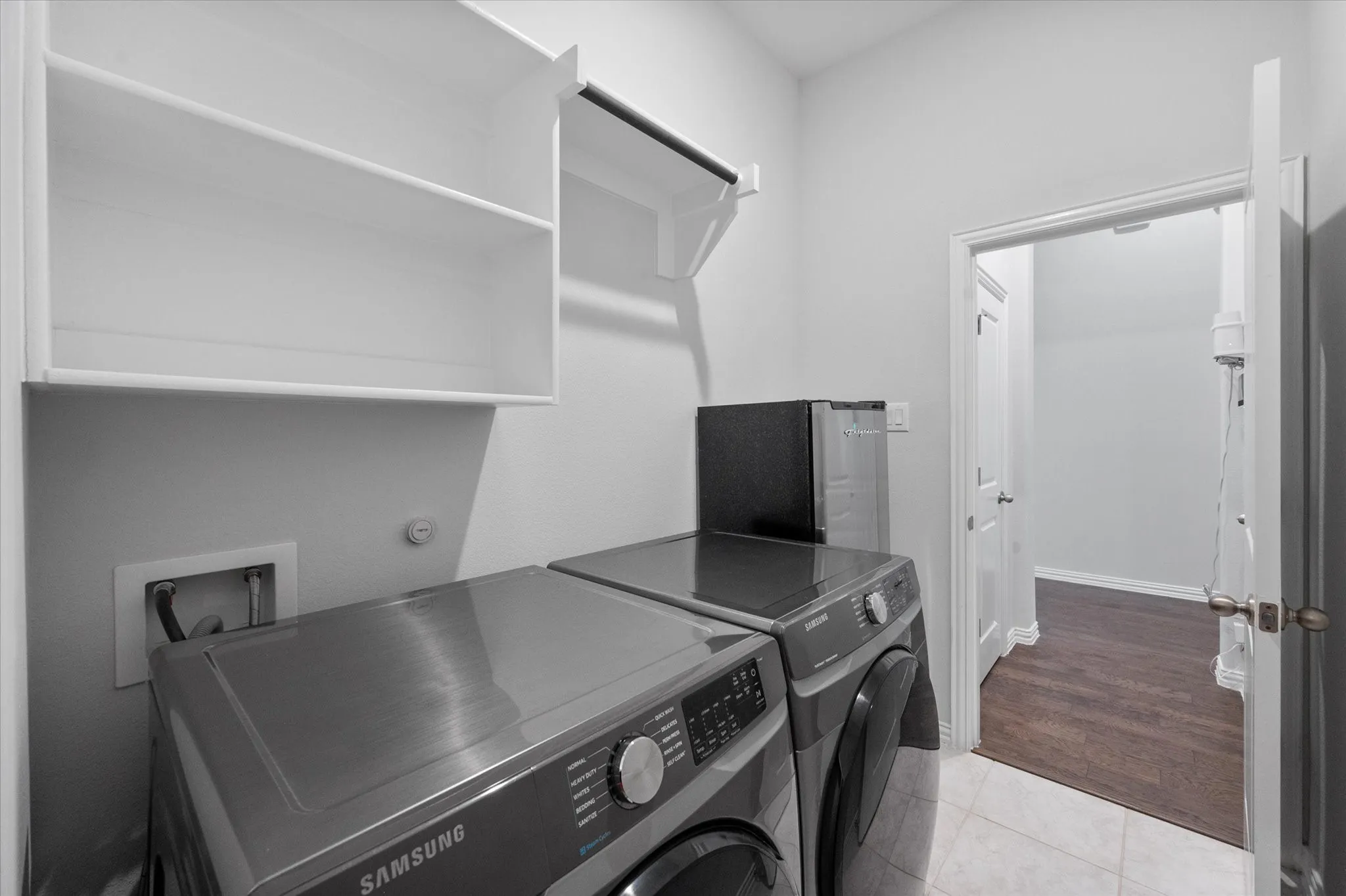 Single Family Residence For Sale in Tarrant County , 424 Pheasant Hill Lane, Fort Worth, Texas 76028, 3 Bedroom, 2 Bathroom, 2 Garage spaces, 1,848 Sqft, built in 2020, mls#21364280, Real Estate Agent in Fort Worth, Homes For Sale in Tarrant county, Homes For Sale in Fort Worth, Realtor in Fort Worth Texas, Real Estate Brokerage Independent Realty Texas, Luminita Cordes Realtor