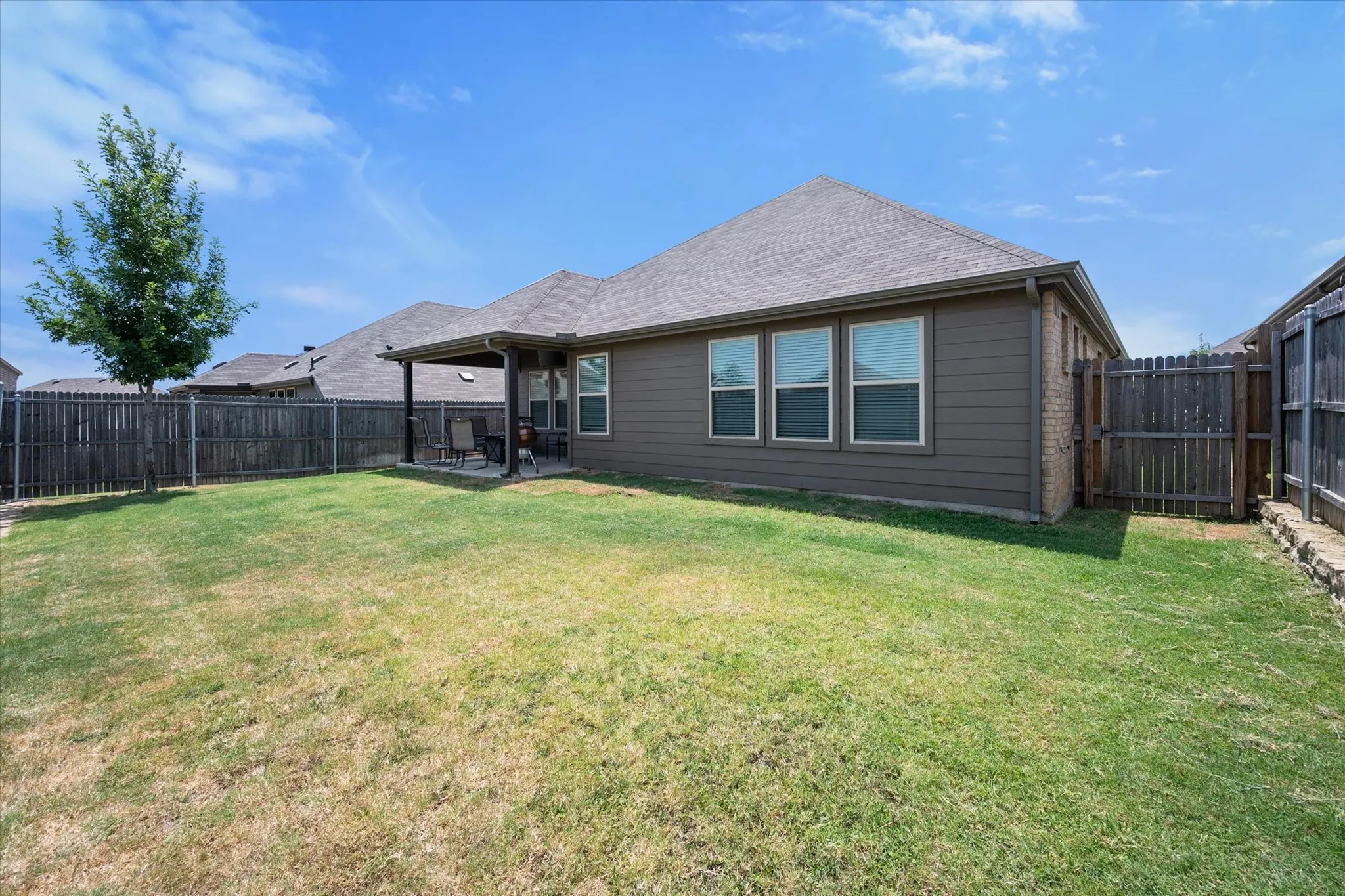 Single Family Residence For Sale in Tarrant County , 424 Pheasant Hill Lane, Fort Worth, Texas 76028, 3 Bedroom, 2 Bathroom, 2 Garage spaces, 1,848 Sqft, built in 2020, mls#21364280, Real Estate Agent in Fort Worth, Homes For Sale in Tarrant county, Homes For Sale in Fort Worth, Realtor in Fort Worth Texas, Real Estate Brokerage Independent Realty Texas, Luminita Cordes Realtor