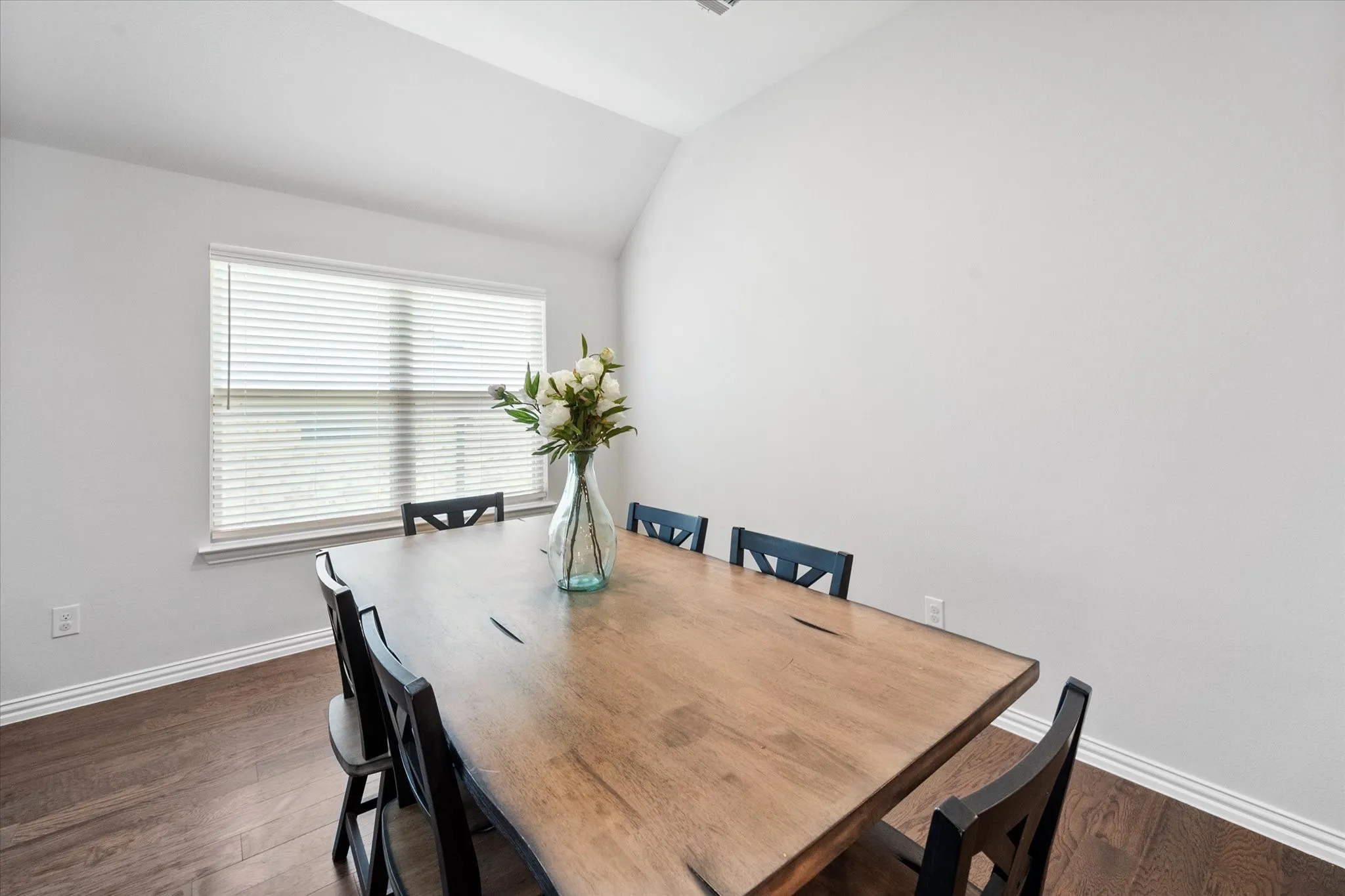 Single Family Residence For Sale in Tarrant County , 424 Pheasant Hill Lane, Fort Worth, Texas 76028, 3 Bedroom, 2 Bathroom, 2 Garage spaces, 1,848 Sqft, built in 2020, mls#21364280, Real Estate Agent in Fort Worth, Homes For Sale in Tarrant county, Homes For Sale in Fort Worth, Realtor in Fort Worth Texas, Real Estate Brokerage Independent Realty Texas, Luminita Cordes Realtor
