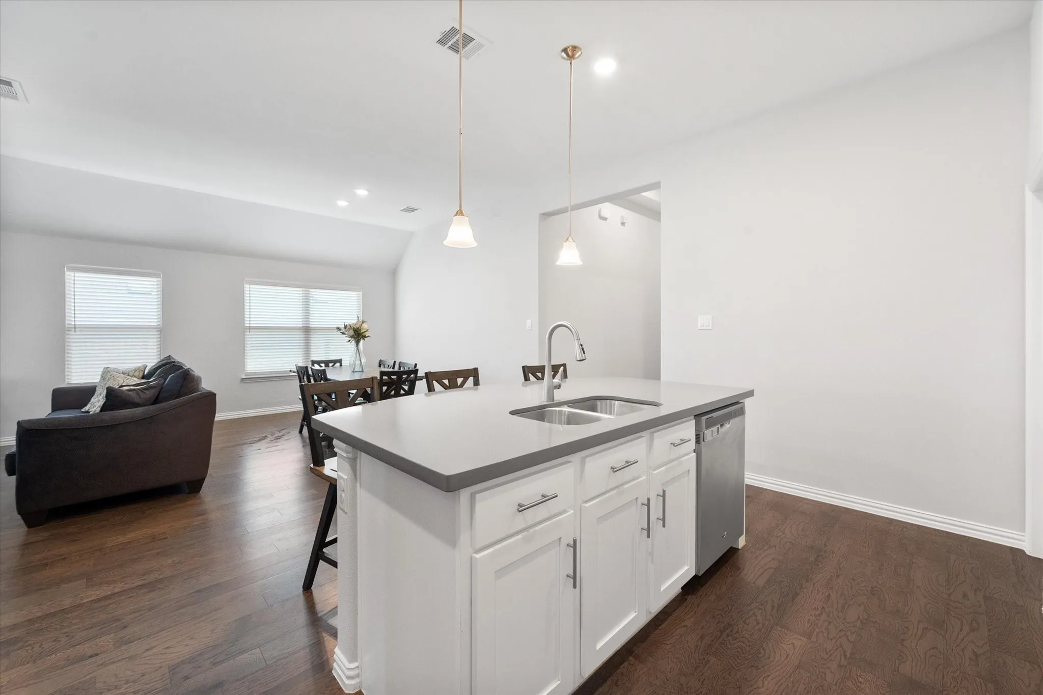Single Family Residence For Sale in Tarrant County , 424 Pheasant Hill Lane, Fort Worth, Texas 76028, 3 Bedroom, 2 Bathroom, 2 Garage spaces, 1,848 Sqft, built in 2020, mls#21364280, Real Estate Agent in Fort Worth, Homes For Sale in Tarrant county, Homes For Sale in Fort Worth, Realtor in Fort Worth Texas, Real Estate Brokerage Independent Realty Texas, Luminita Cordes Realtor