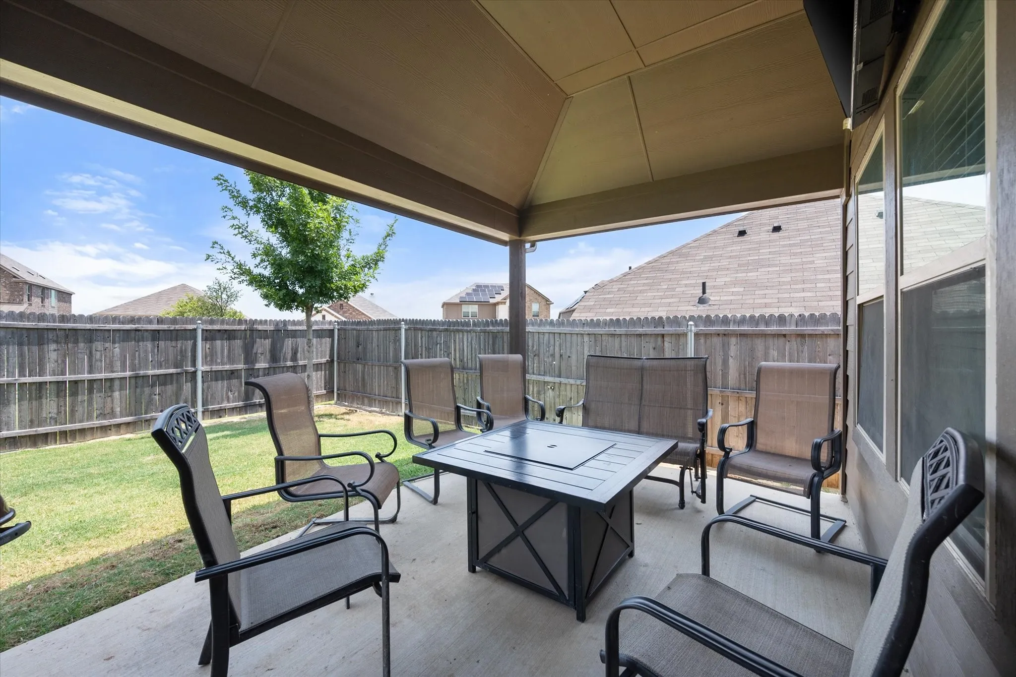 Single Family Residence For Sale in Tarrant County , 424 Pheasant Hill Lane, Fort Worth, Texas 76028, 3 Bedroom, 2 Bathroom, 2 Garage spaces, 1,848 Sqft, built in 2020, mls#21364280, Real Estate Agent in Fort Worth, Homes For Sale in Tarrant county, Homes For Sale in Fort Worth, Realtor in Fort Worth Texas, Real Estate Brokerage Independent Realty Texas, Luminita Cordes Realtor