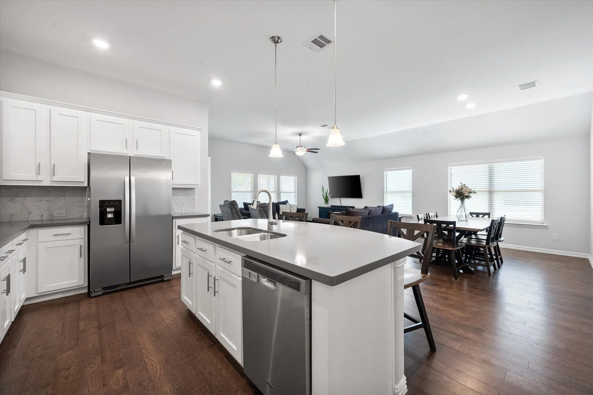 Single Family Residence For Sale in Tarrant County , 424 Pheasant Hill Lane, Fort Worth, Texas 76028, 3 Bedroom, 2 Bathroom, 2 Garage spaces, 1,848 Sqft, built in 2020, mls#21364280, Real Estate Agent in Fort Worth, Homes For Sale in Tarrant county, Homes For Sale in Fort Worth, Realtor in Fort Worth Texas, Real Estate Brokerage Independent Realty Texas, Luminita Cordes Realtor