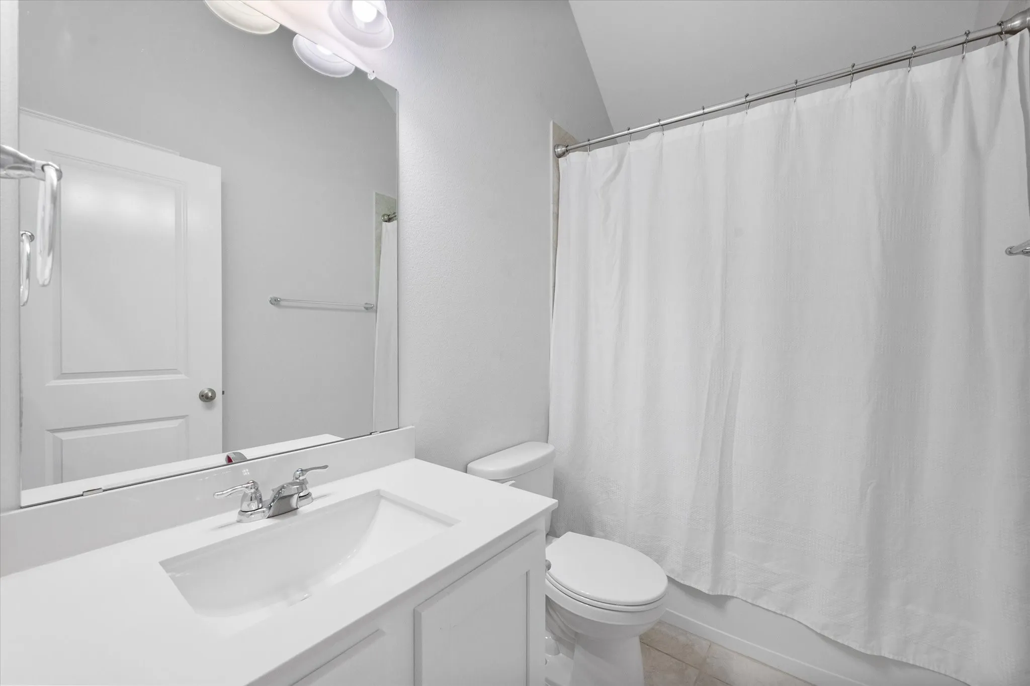 Single Family Residence For Sale in Tarrant County , 424 Pheasant Hill Lane, Fort Worth, Texas 76028, 3 Bedroom, 2 Bathroom, 2 Garage spaces, 1,848 Sqft, built in 2020, mls#21364280, Real Estate Agent in Fort Worth, Homes For Sale in Tarrant county, Homes For Sale in Fort Worth, Realtor in Fort Worth Texas, Real Estate Brokerage Independent Realty Texas, Luminita Cordes Realtor